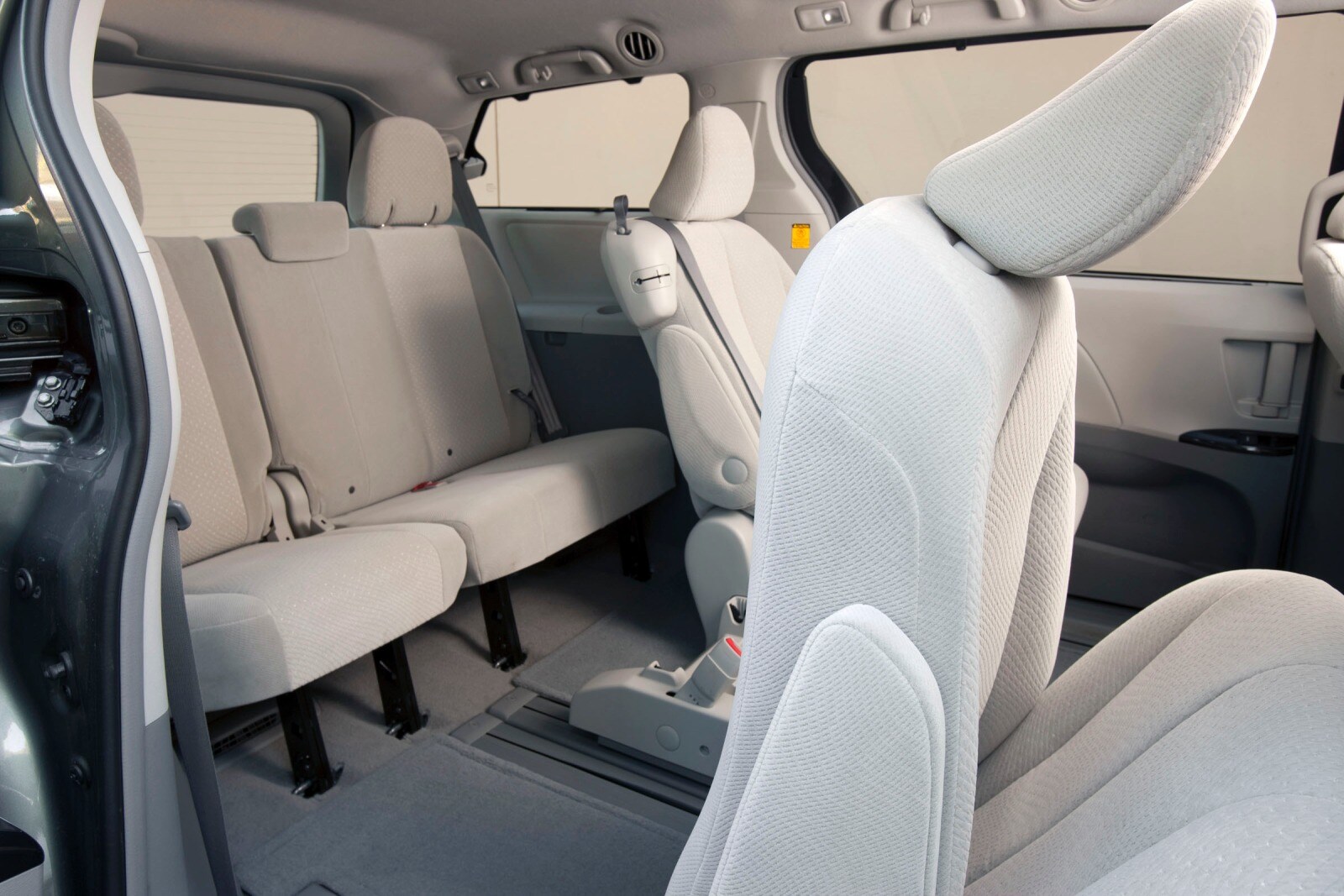 2014 Toyota Sienna interior RI