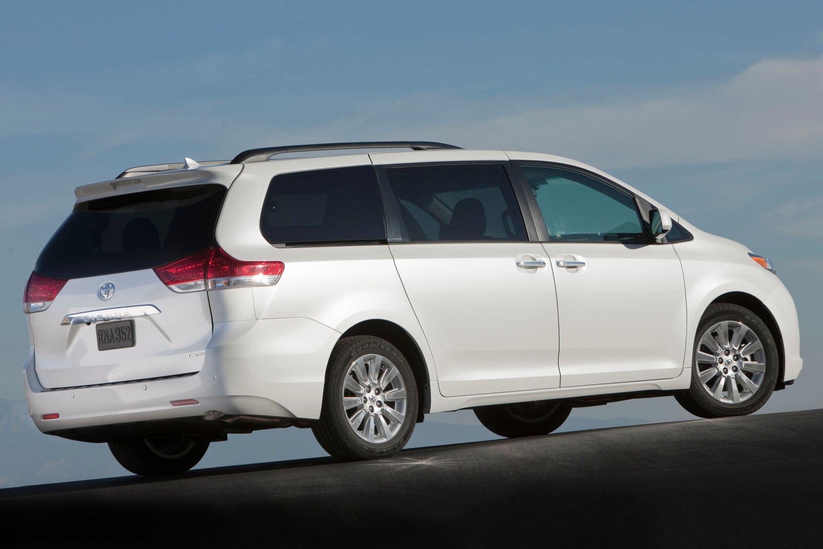 2014 Toyota Sienna exterior F