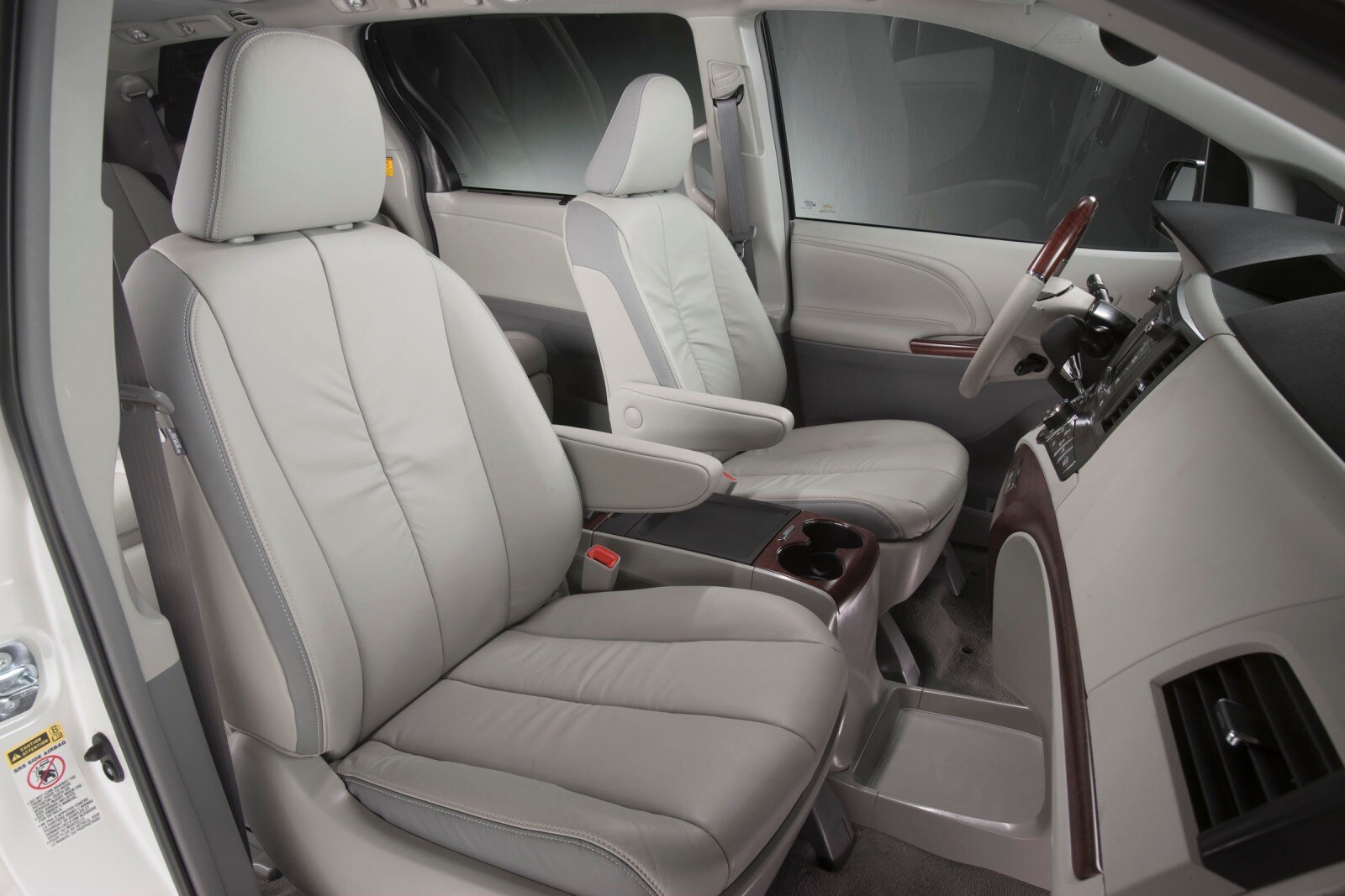 2014 Toyota Sienna interior I