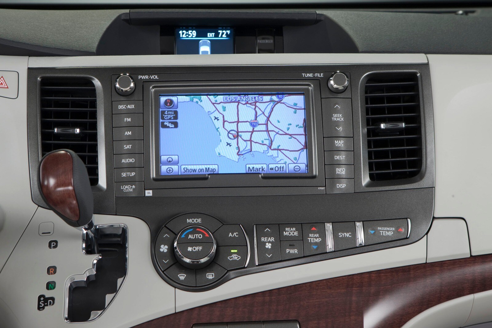 2014 Toyota Sienna interior NAVSYS