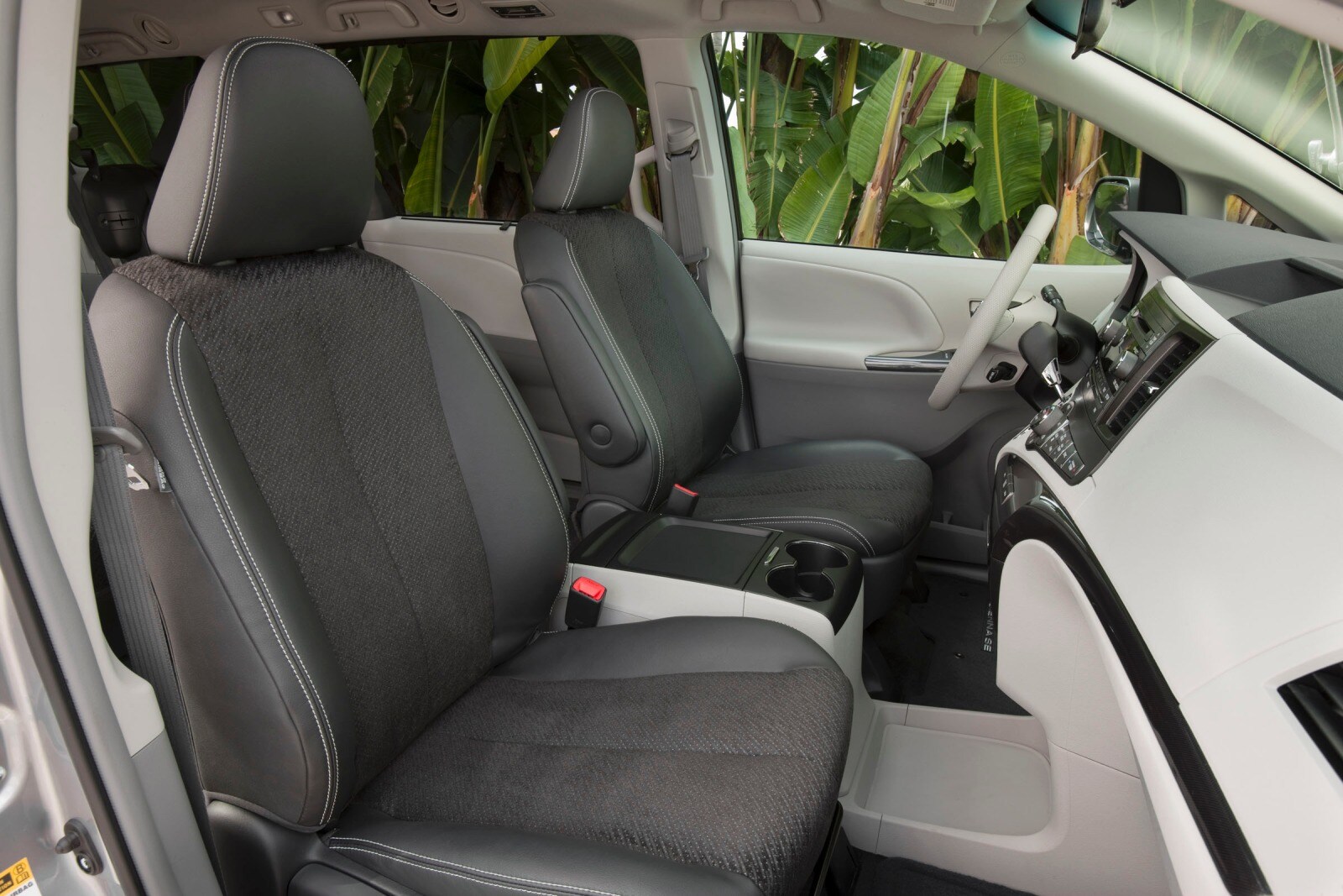2014 Toyota Sienna interior I