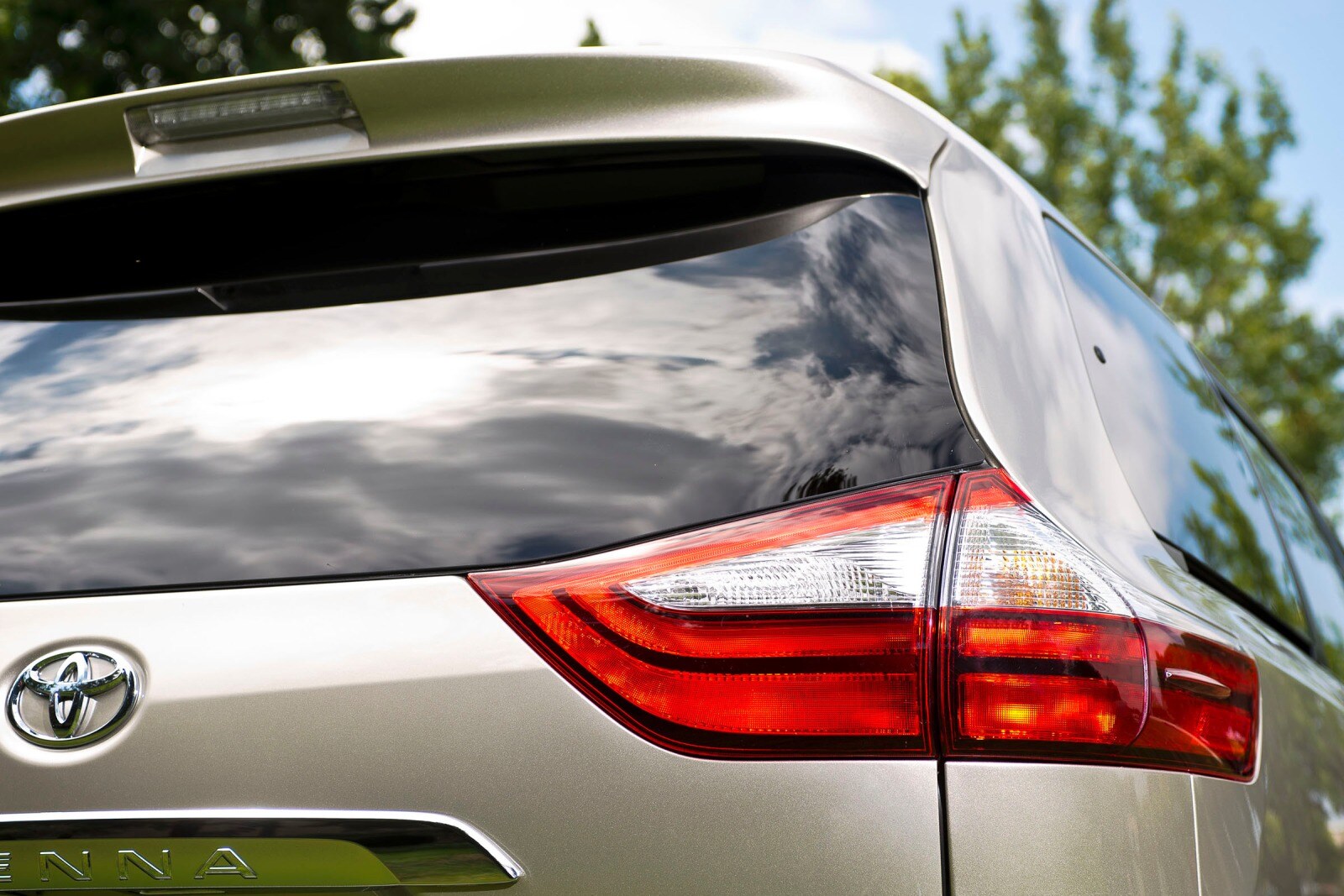 2015 Toyota Sienna exterior EDETAIL