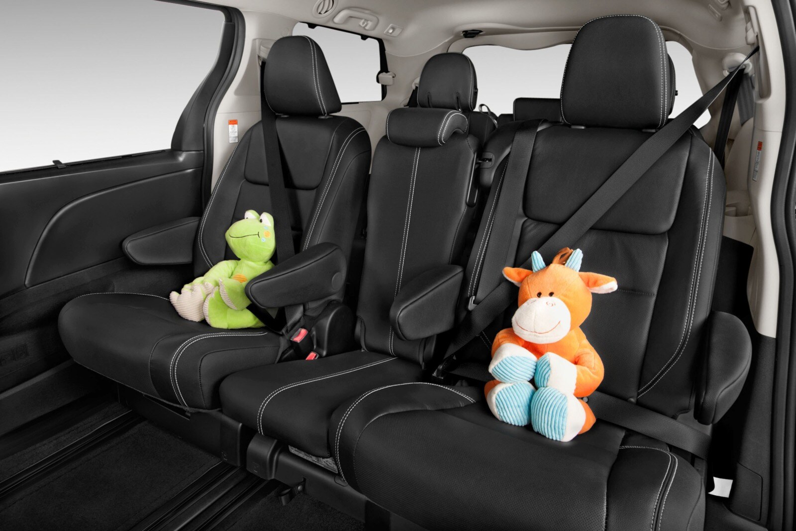 2015 Toyota Sienna interior RI