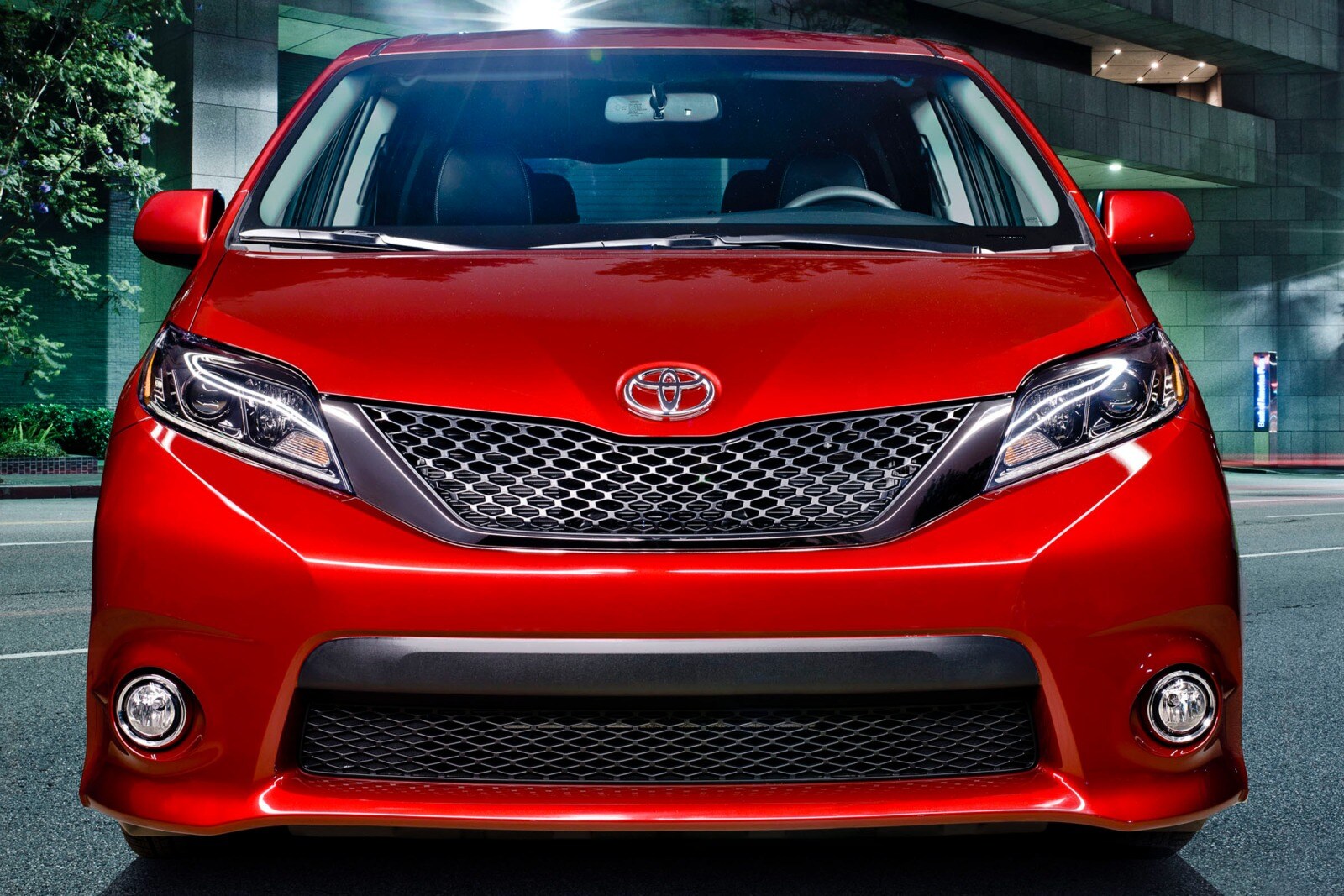 2016 Toyota Sienna — OEM photo 3