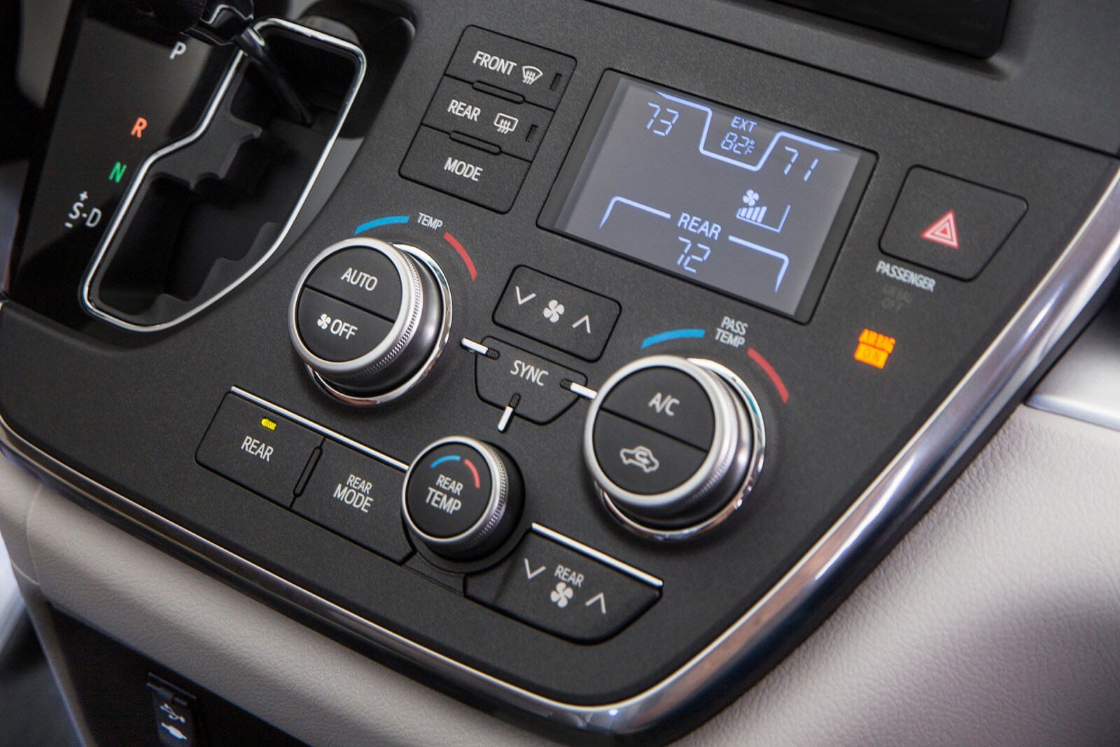 2016 Toyota Sienna interior CC