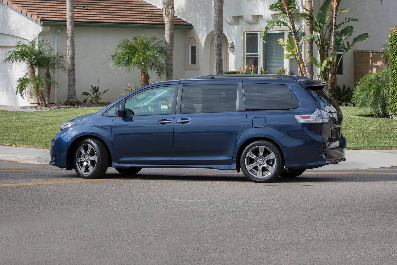 2018 Toyota Sienna exterior F