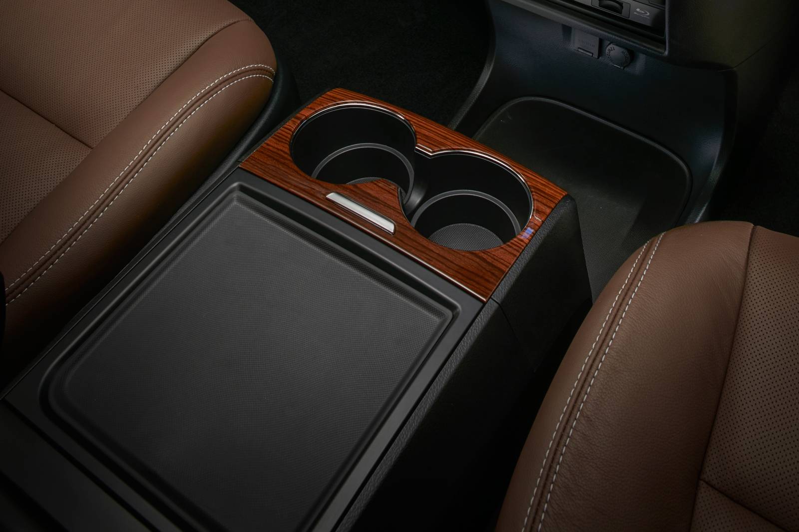 2020 Toyota Sienna interior CUP