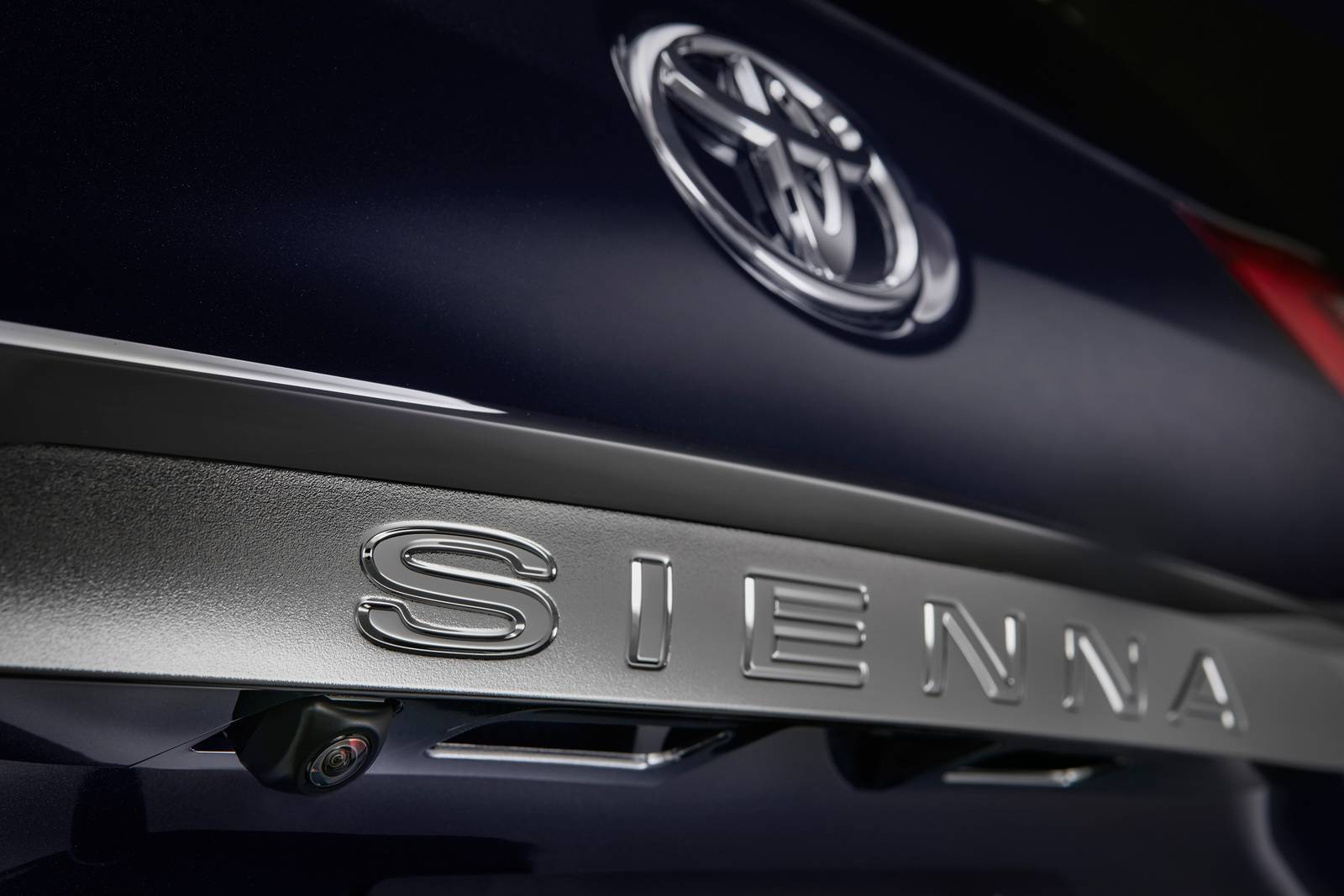 2020 Toyota Sienna — OEM photo 4