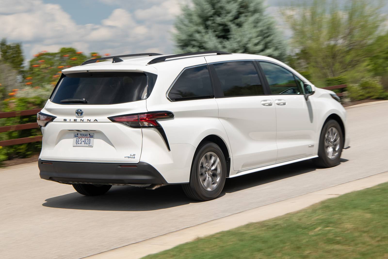 2022 Toyota Sienna exterior F