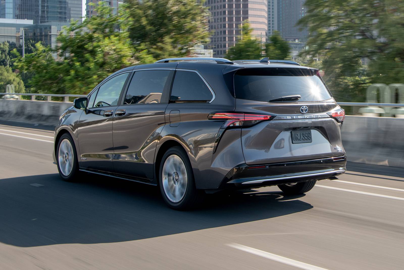 2022 Toyota Sienna exterior F