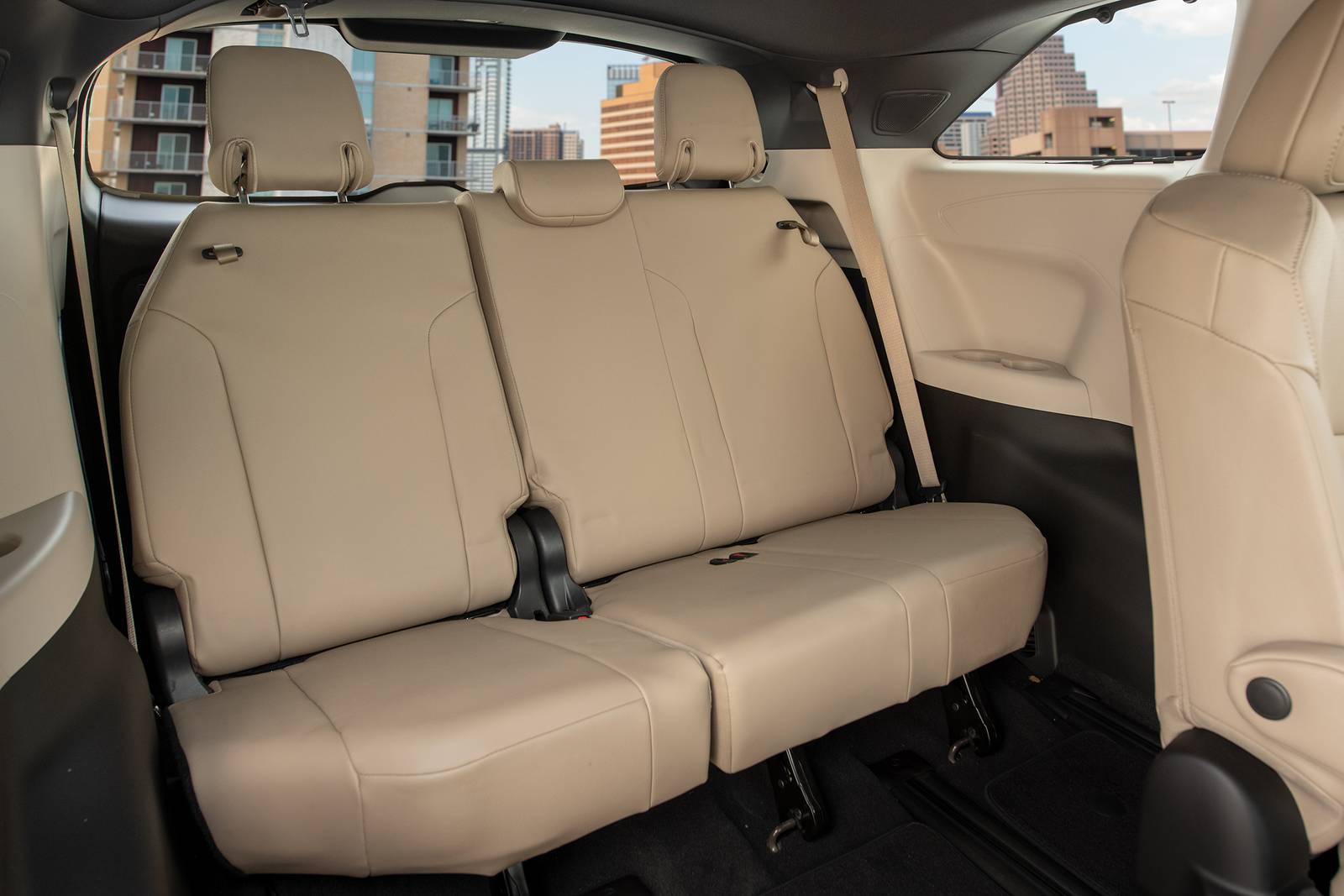 2022 Toyota Sienna interior RI