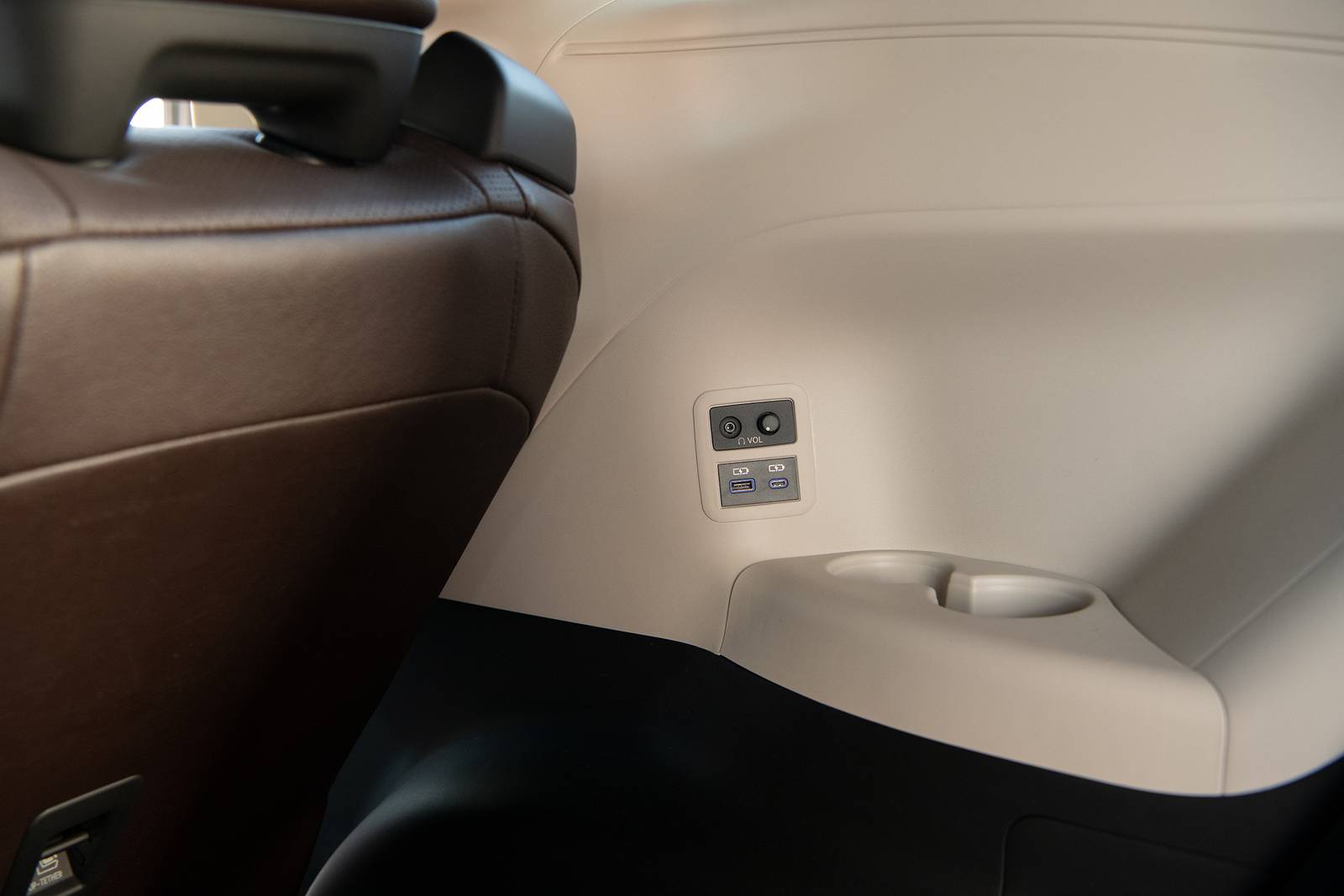 2023 Toyota Sienna interior DETAIL