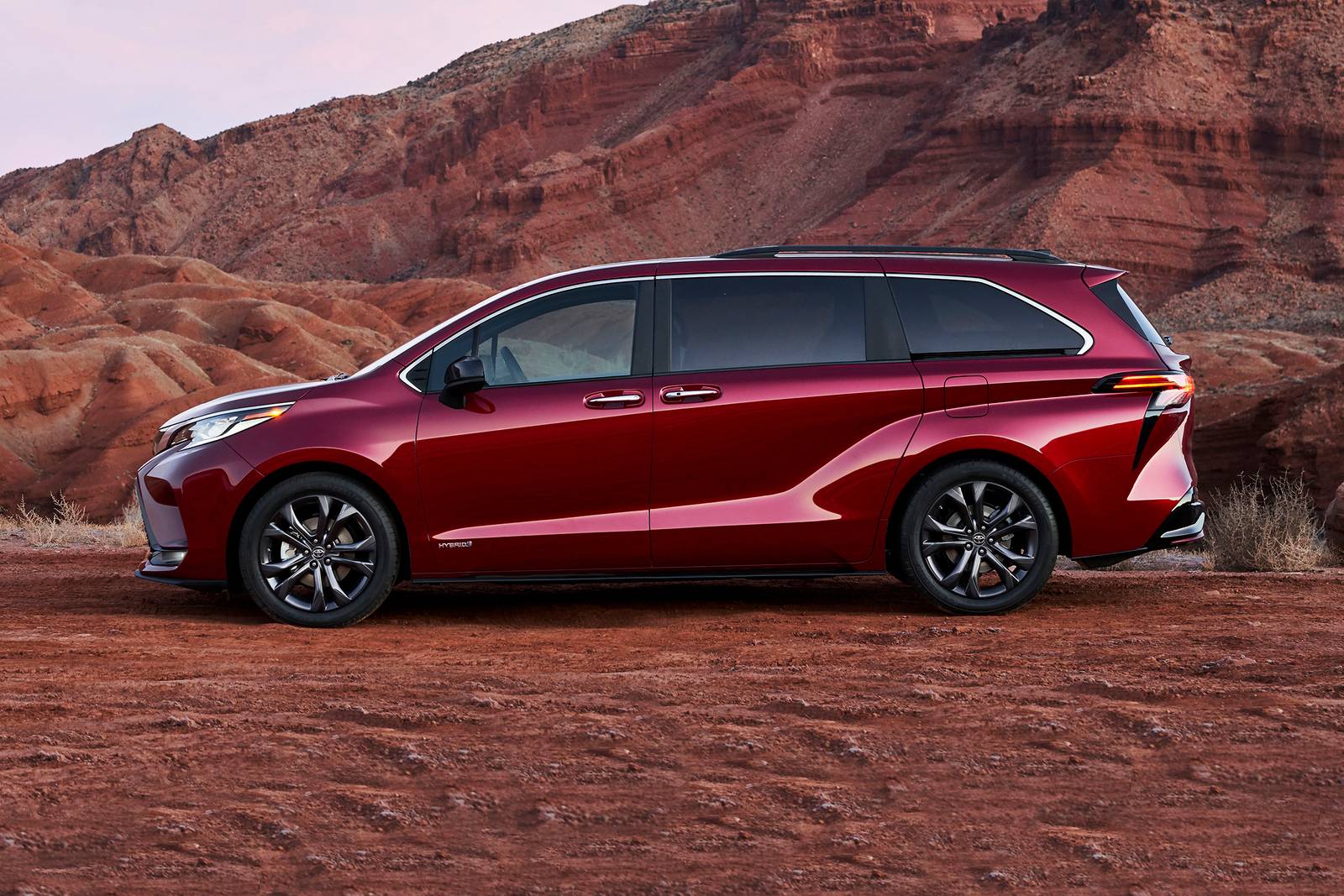 2023 Toyota Sienna exterior S