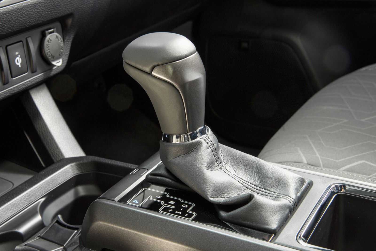 2016 Toyota Tacoma interior SHF