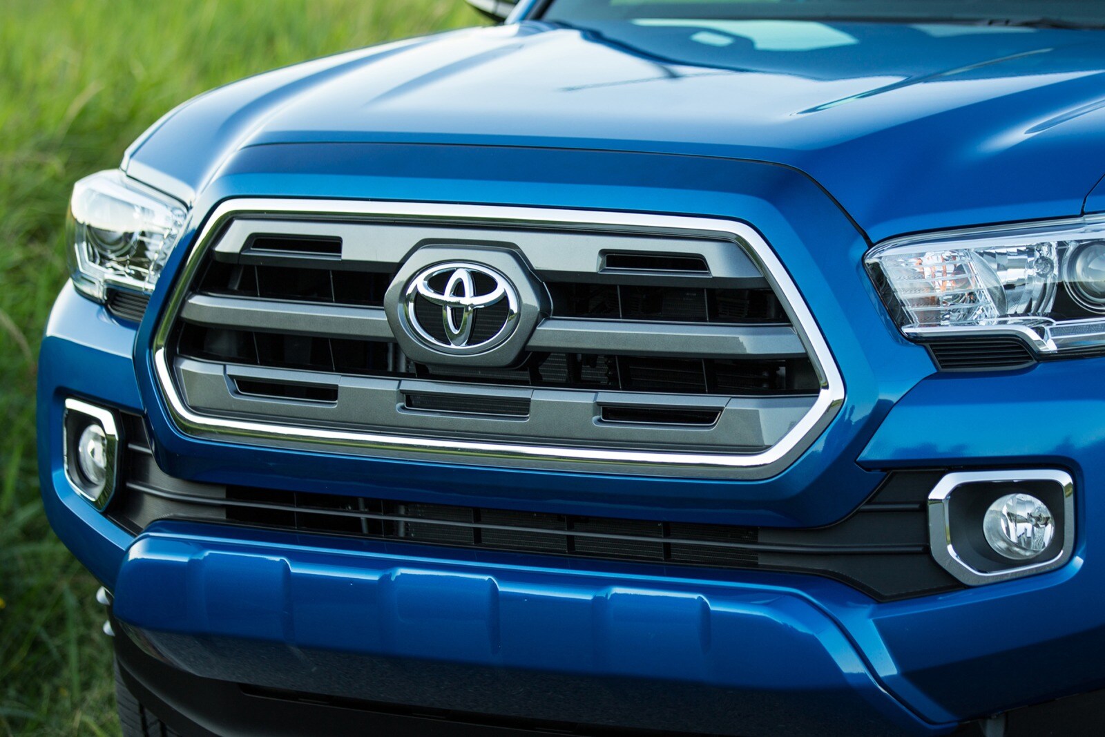 2017 Toyota Tacoma exterior FBDG