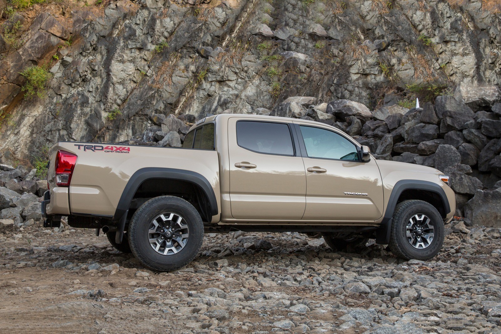 2017 Toyota Tacoma exterior F