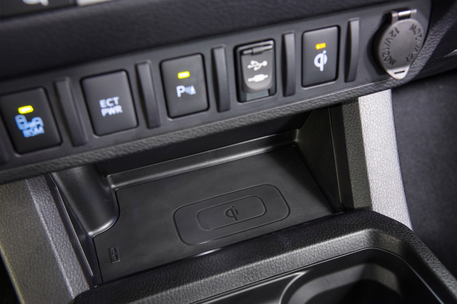 2017 Toyota Tacoma interior DETAIL