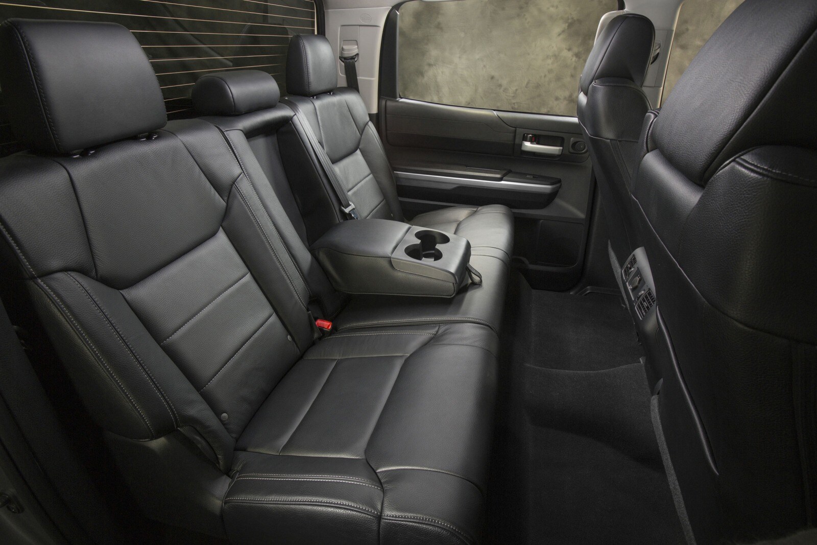 2014 Toyota Tundra interior RI