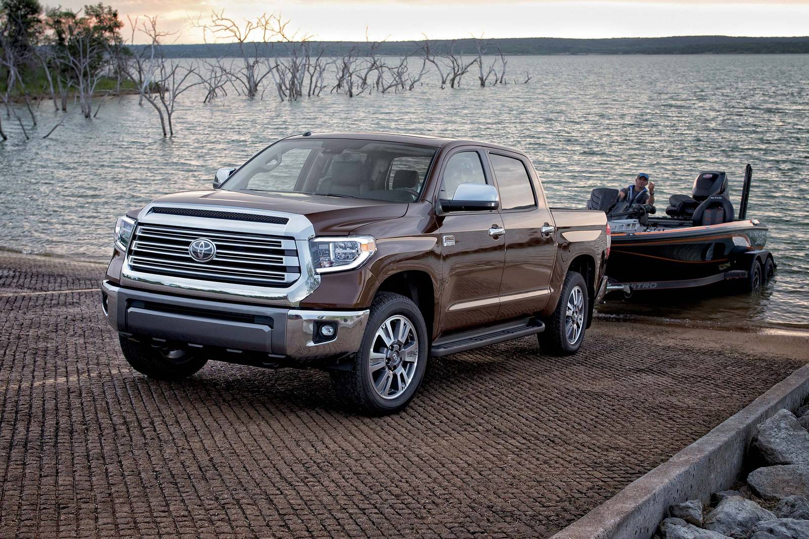 2018 Toyota Tundra exterior LIFE1