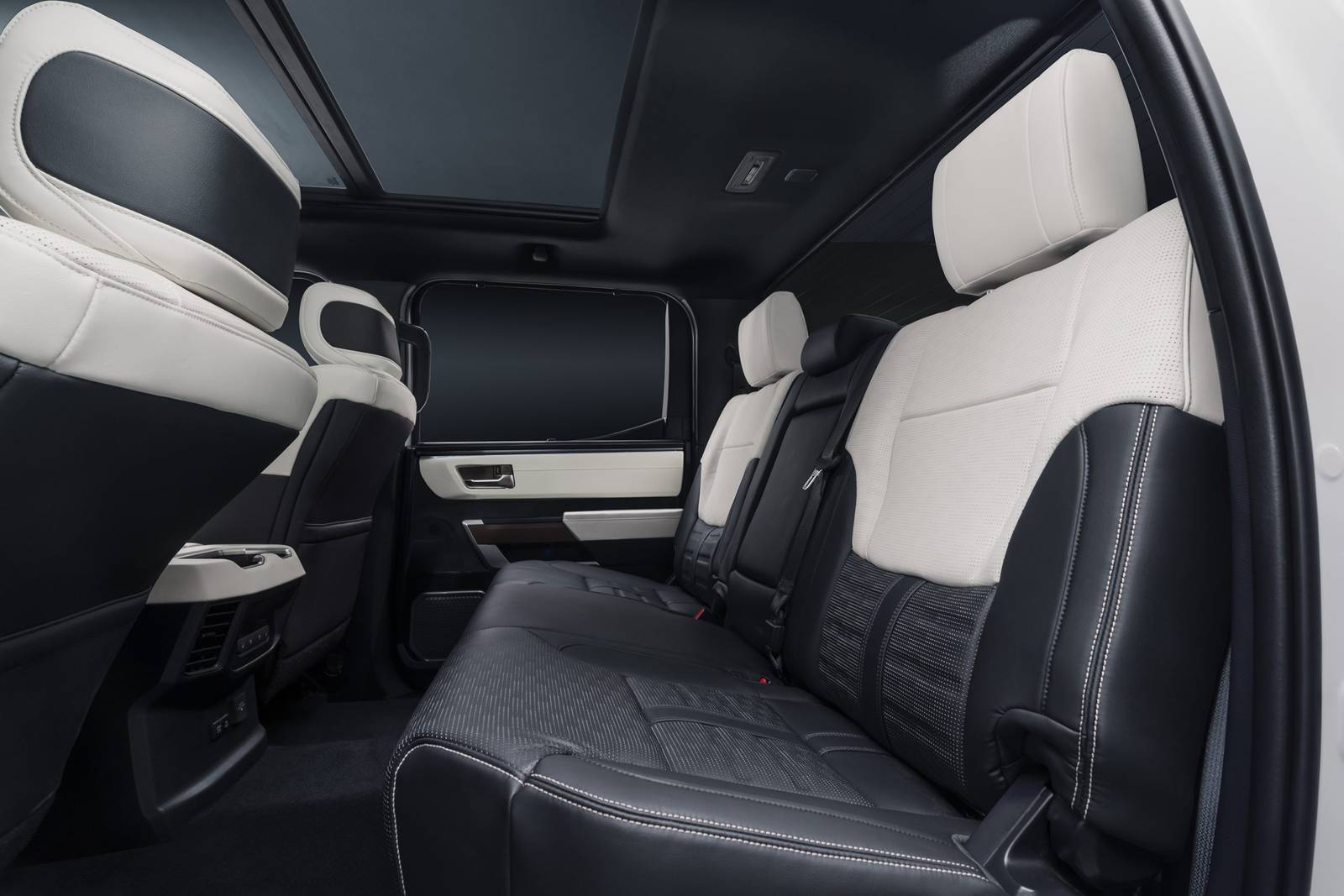 2023 Toyota Tundra interior RI