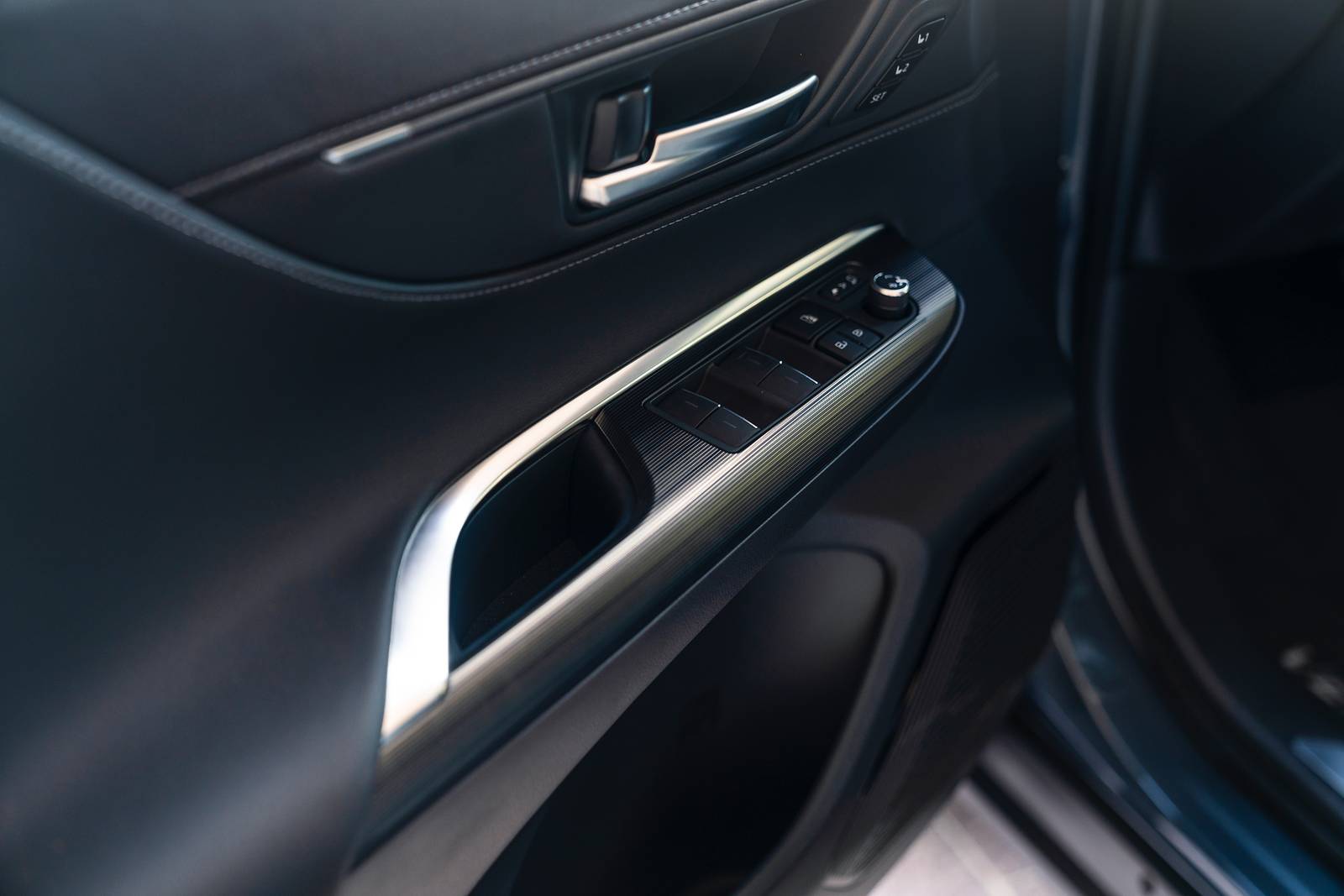 2023 Toyota Venza interior DETAIL