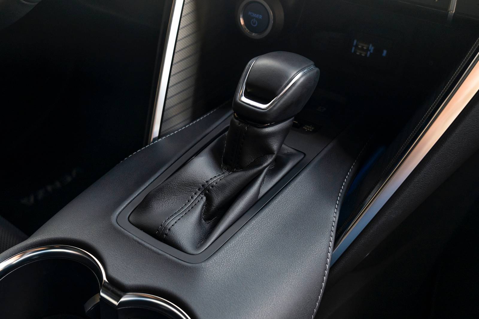 2023 Toyota Venza interior SHF