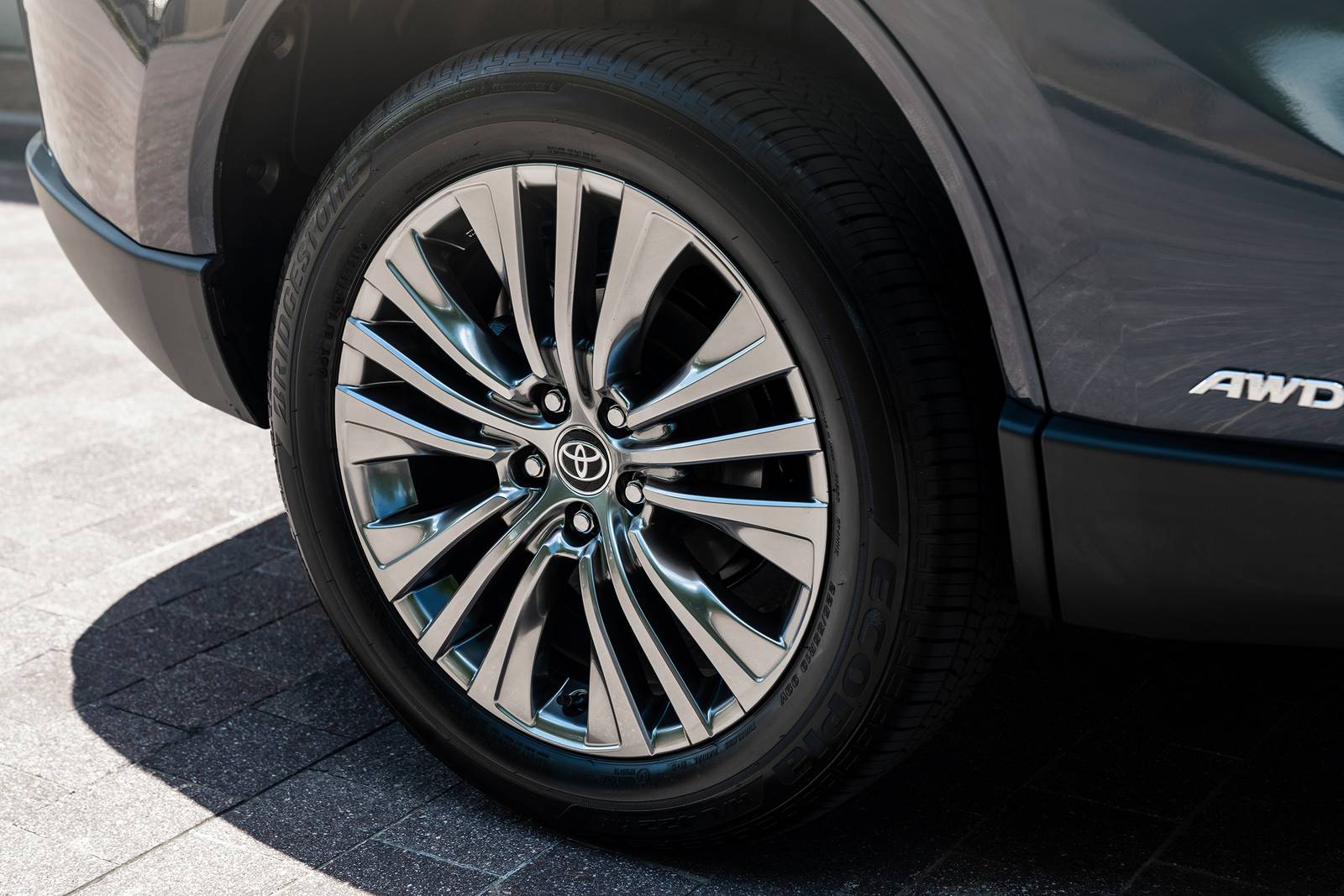 2023 Toyota Venza exterior W