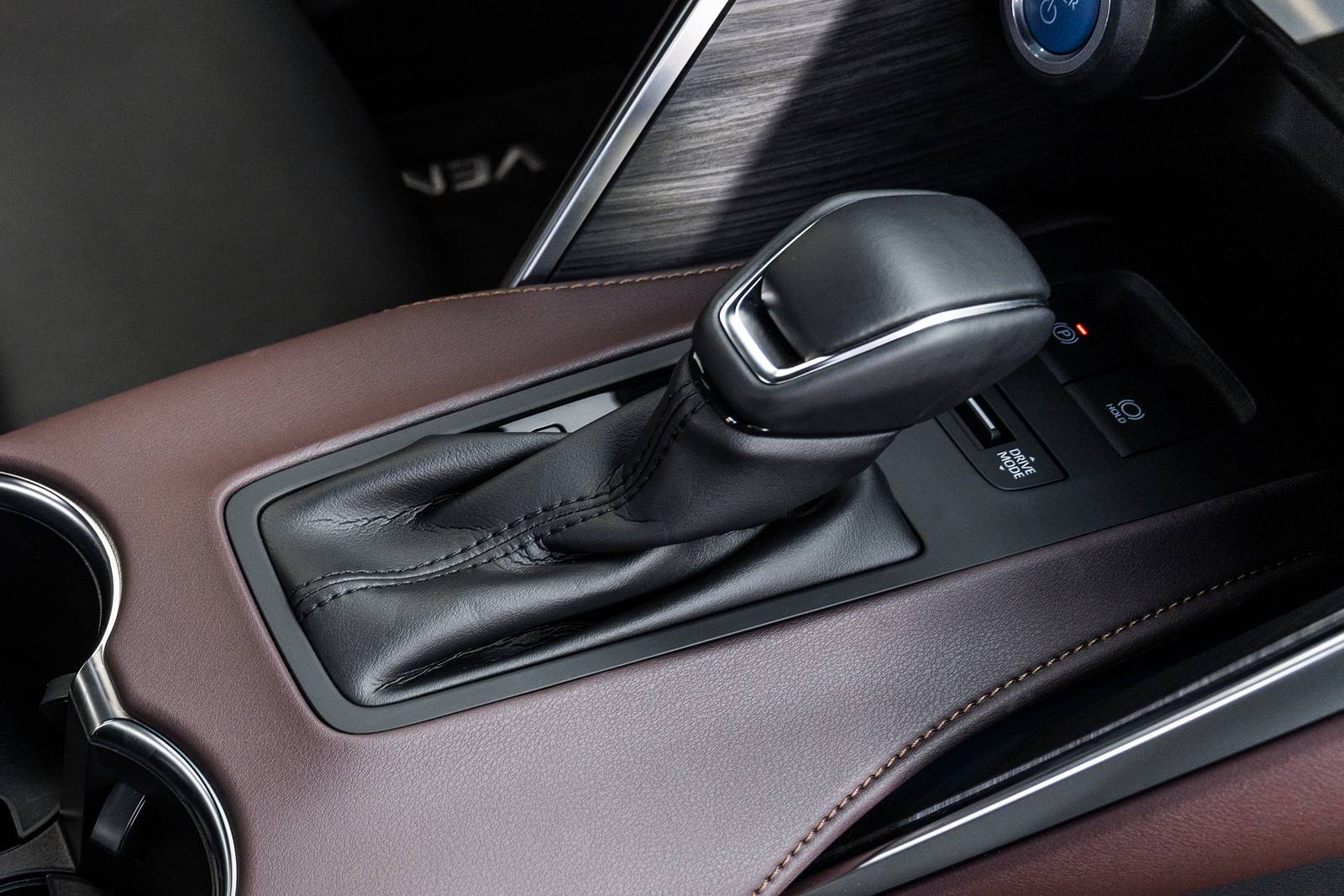 2023 Toyota Venza interior SHF