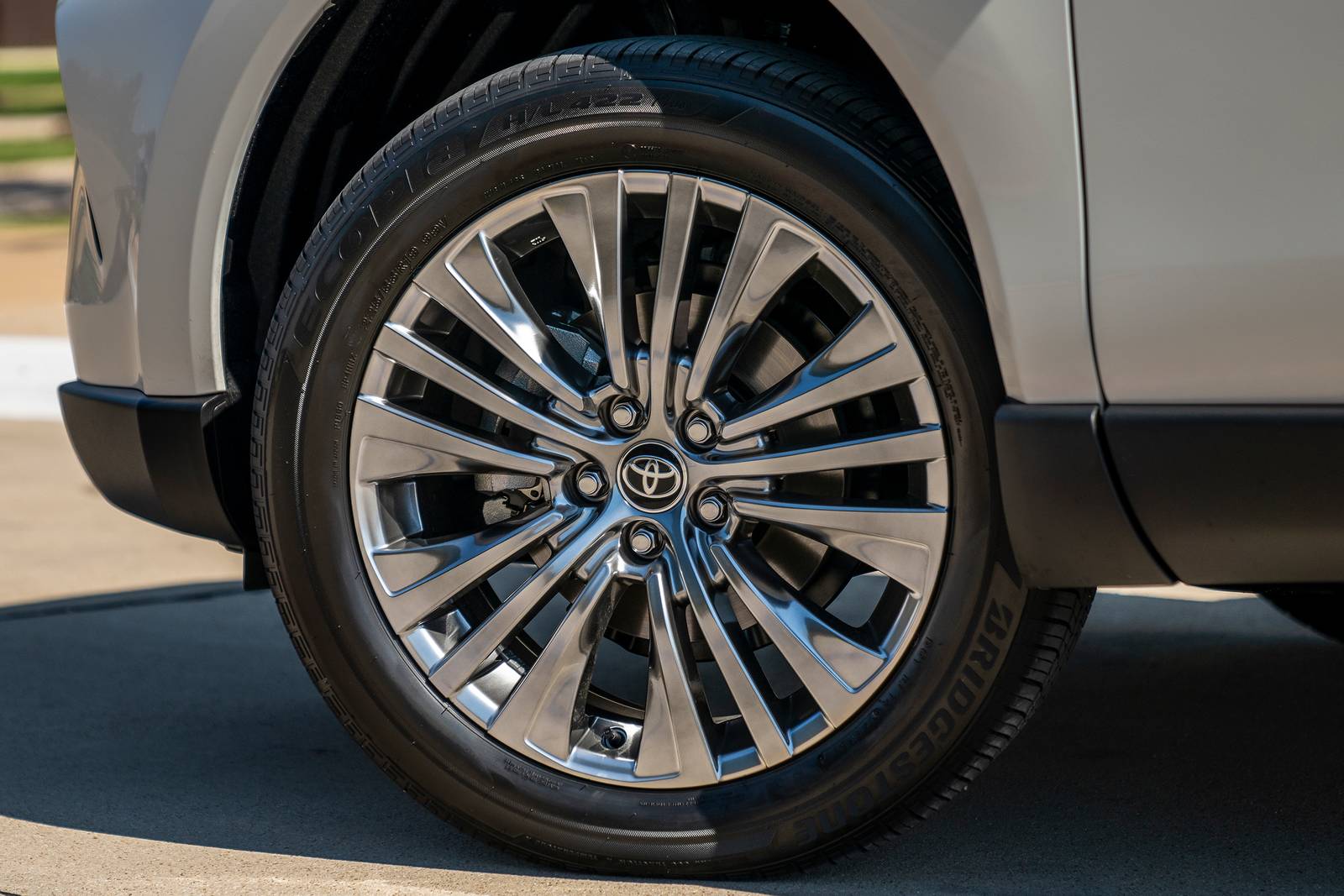 2023 Toyota Venza exterior W