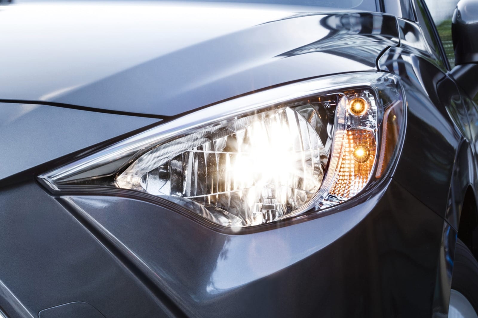 2017 Toyota Yaris front safety EDETAIL