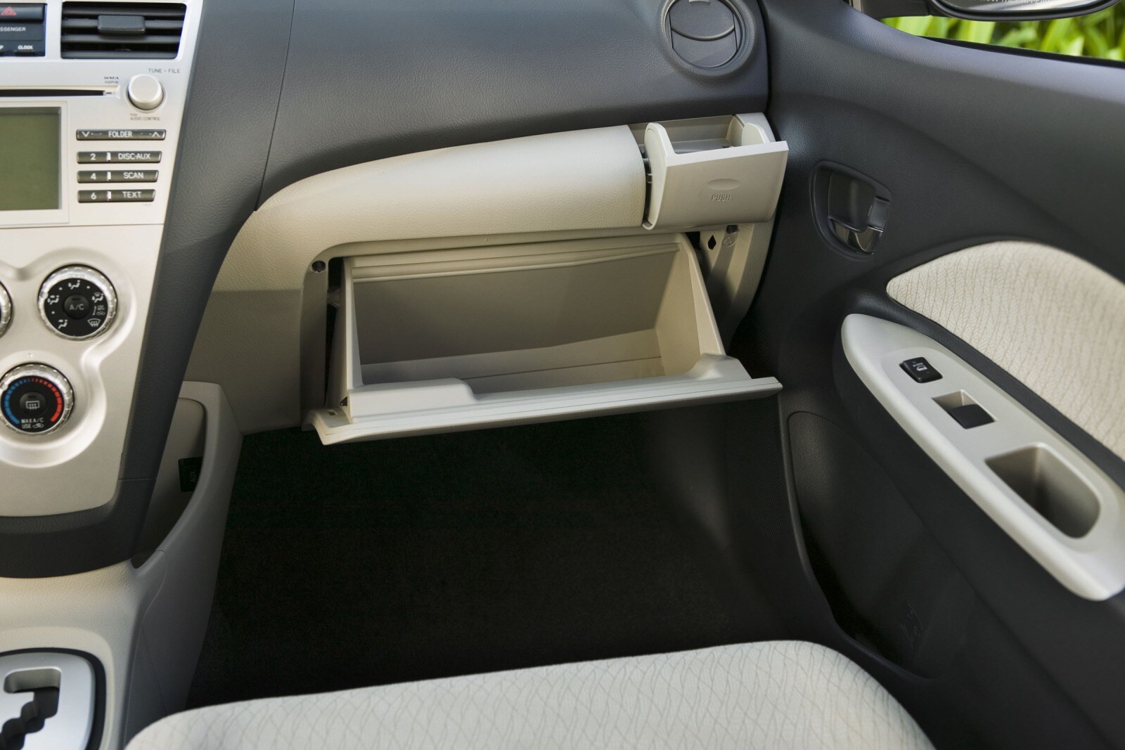 2007 Toyota Yaris interior DETAIL