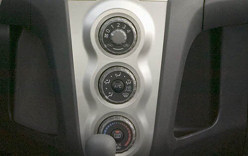 2008 Toyota Yaris interior CC