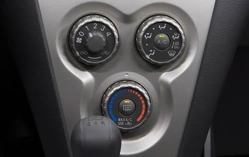 2010 Toyota Yaris interior CC