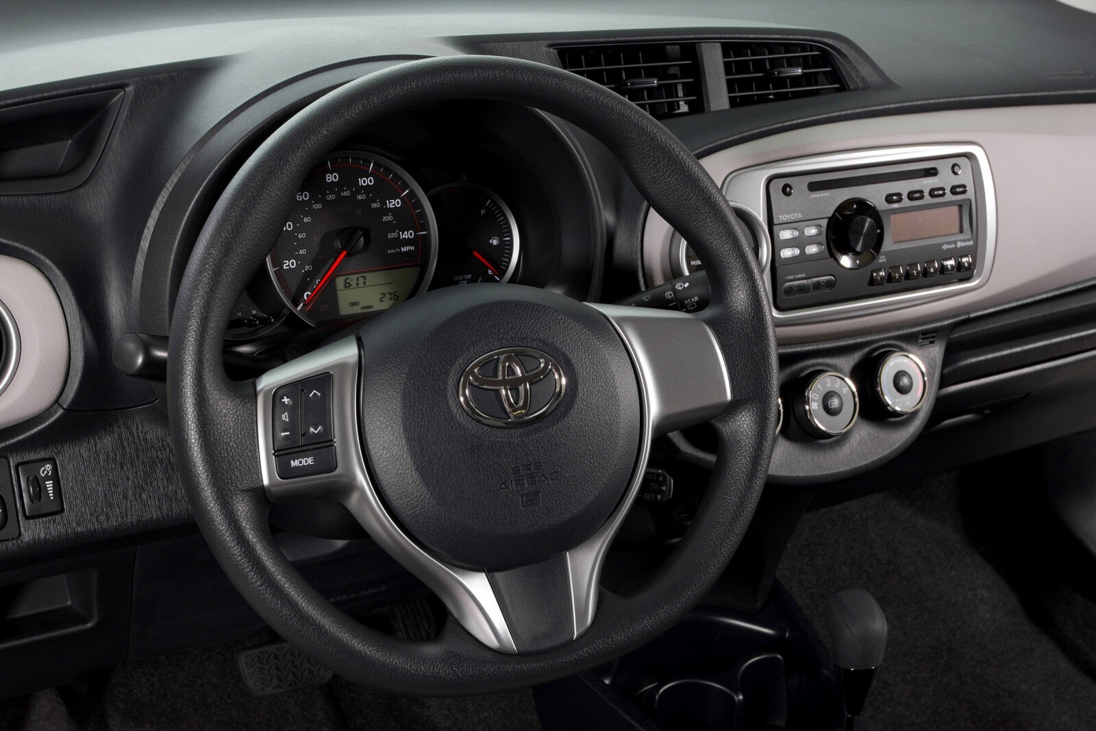 2013 Toyota Yaris interior SWD