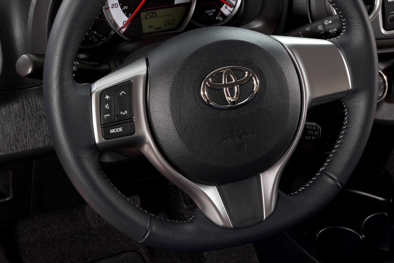 2013 Toyota Yaris interior SWD