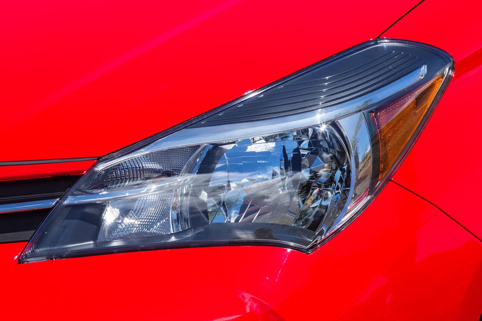 2015 Toyota Yaris exterior EDETAIL
