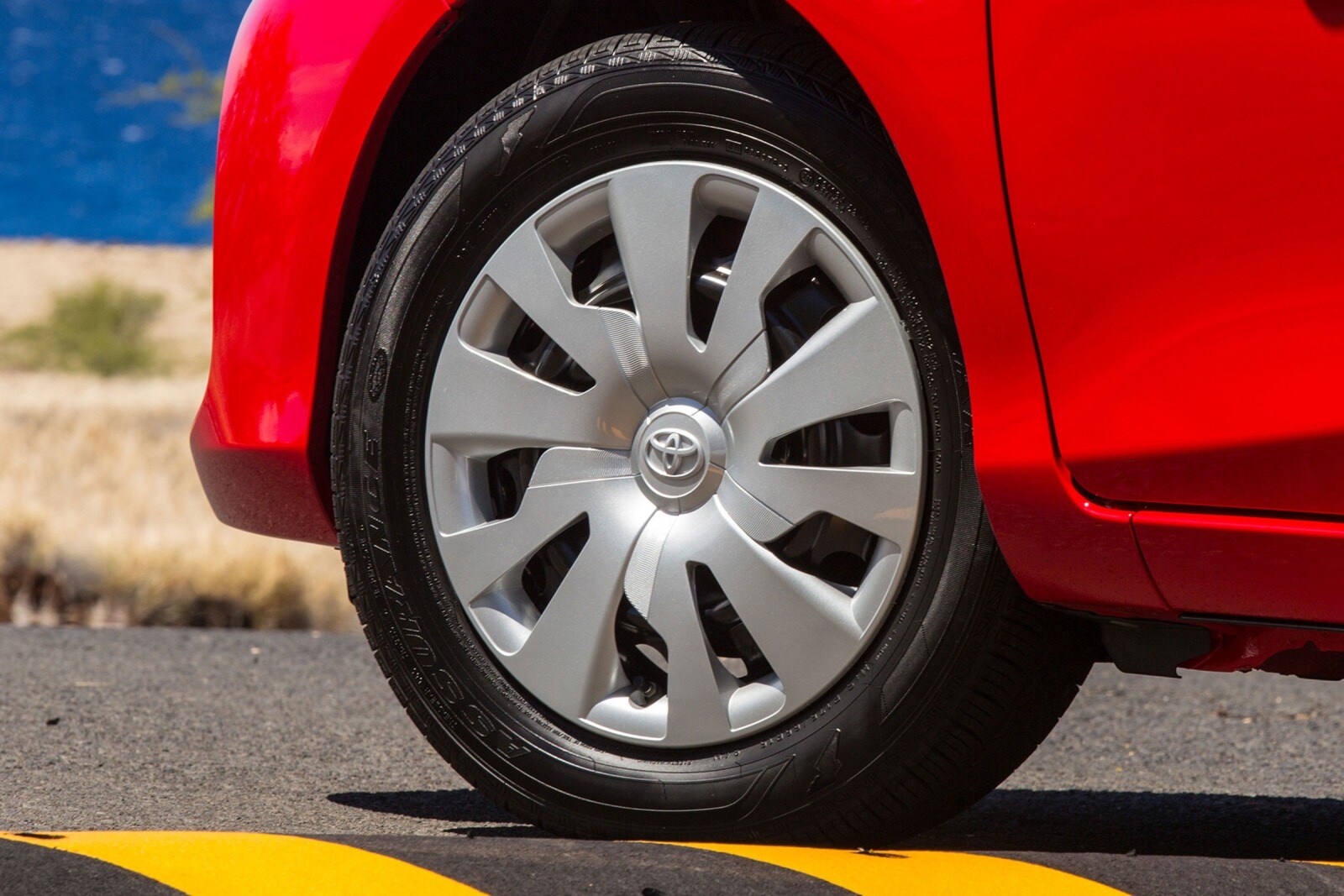 2016 Toyota Yaris exterior W