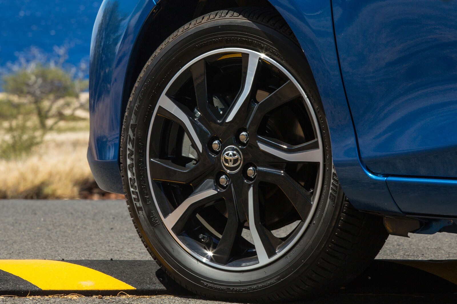 2017 Toyota Yaris exterior W