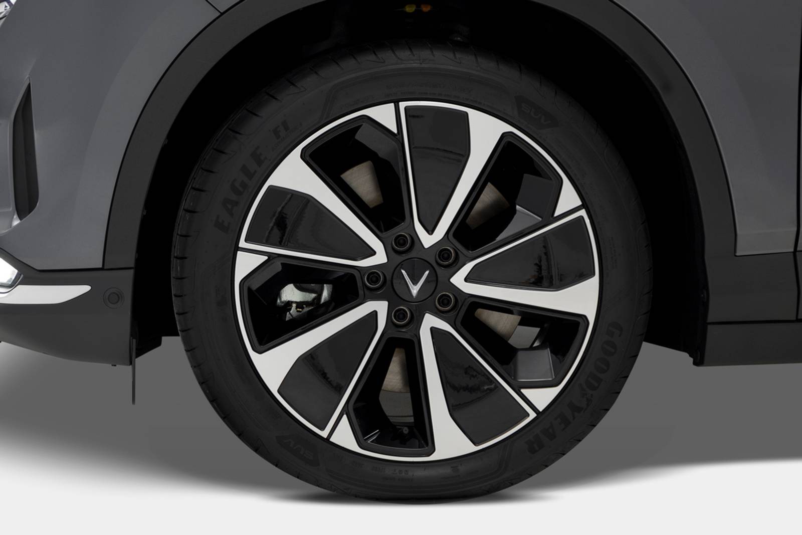 2024 VinFast VF 8 — OEM photo 4