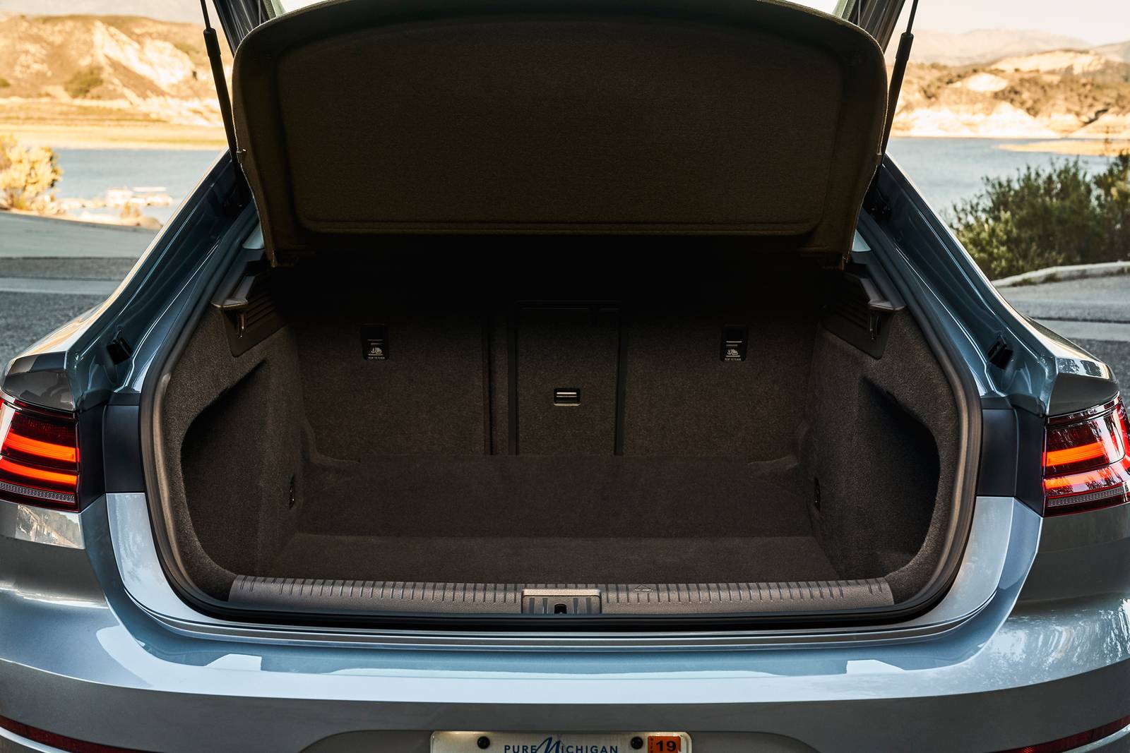 2019 Volkswagen Arteon interior CARGO