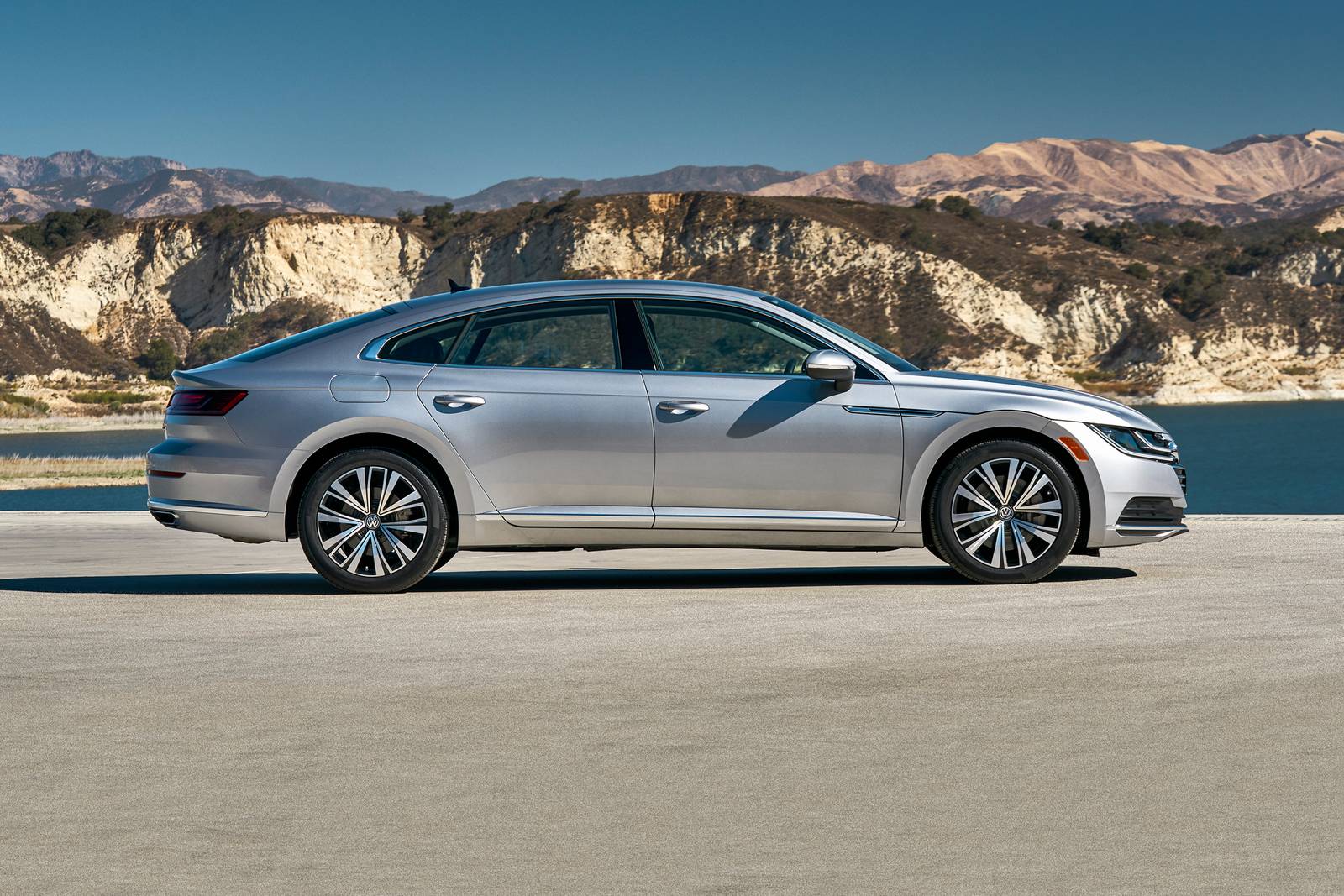 2019 Volkswagen Arteon — OEM photo 2