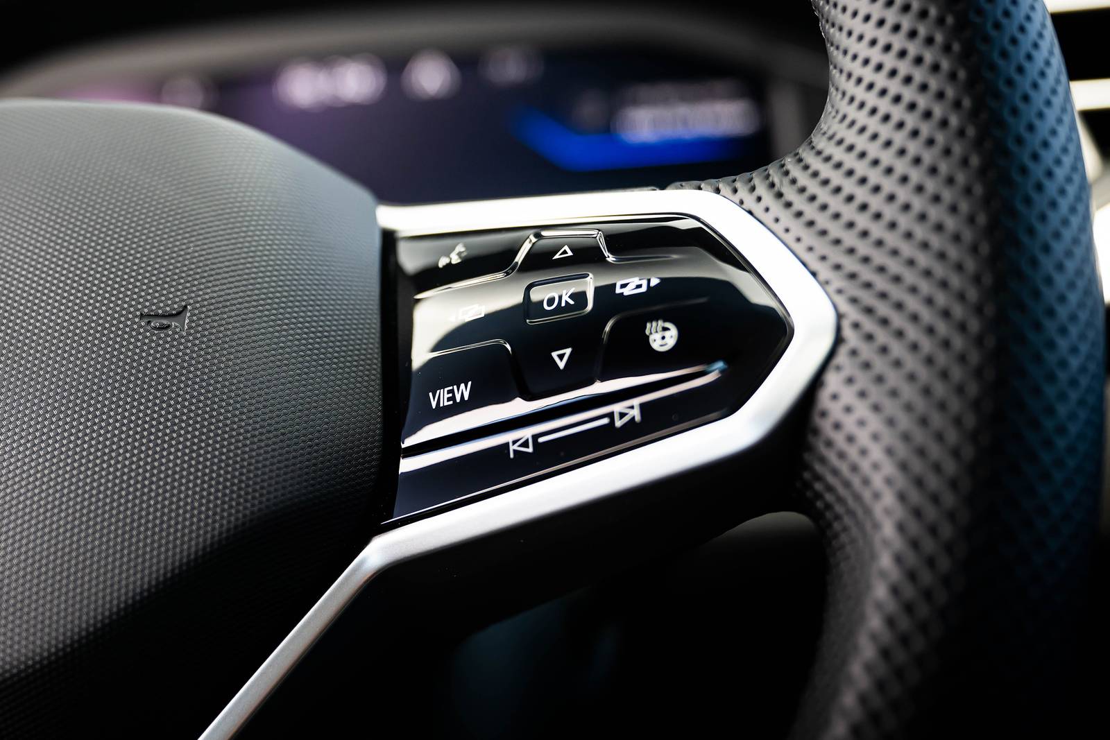 2022 Volkswagen Arteon interior AUXCTRL