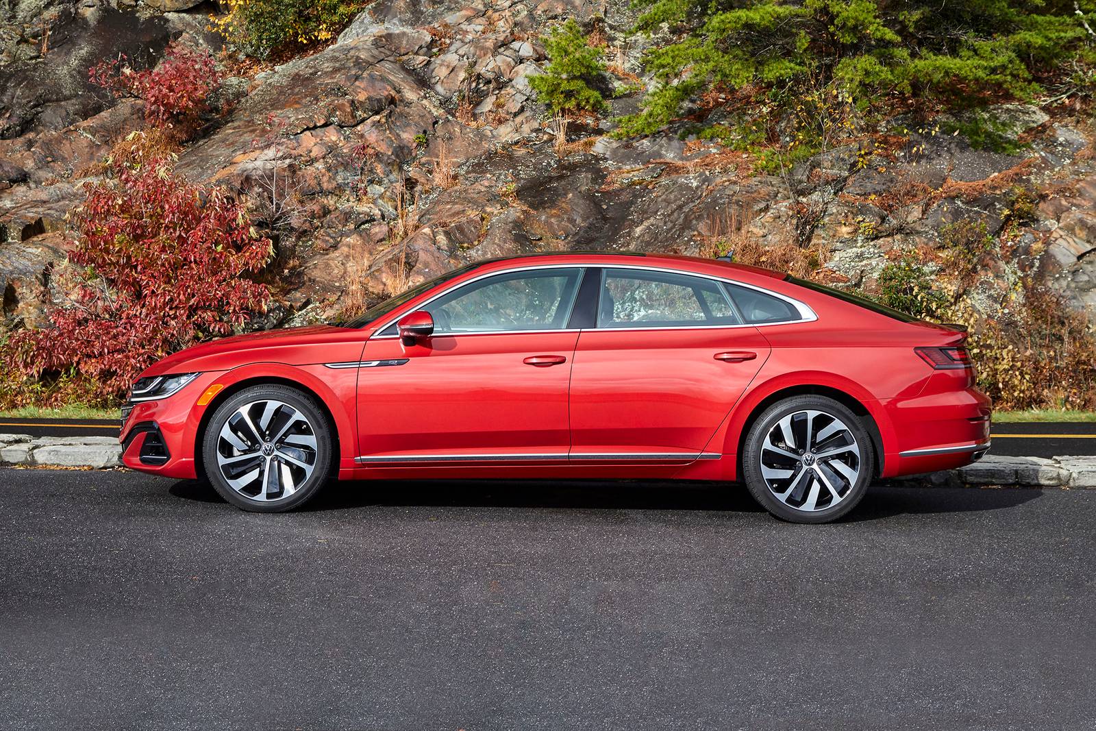 2022 Volkswagen Arteon SEL Premium R-Line 4dr Hatchback Profile Shown