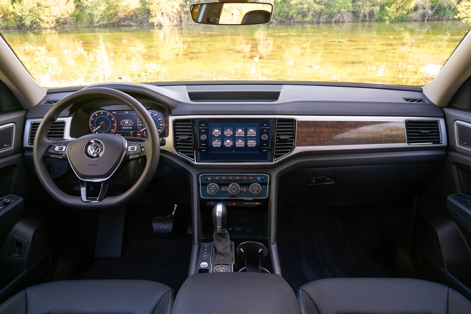 2018 Volkswagen Atlas interior D