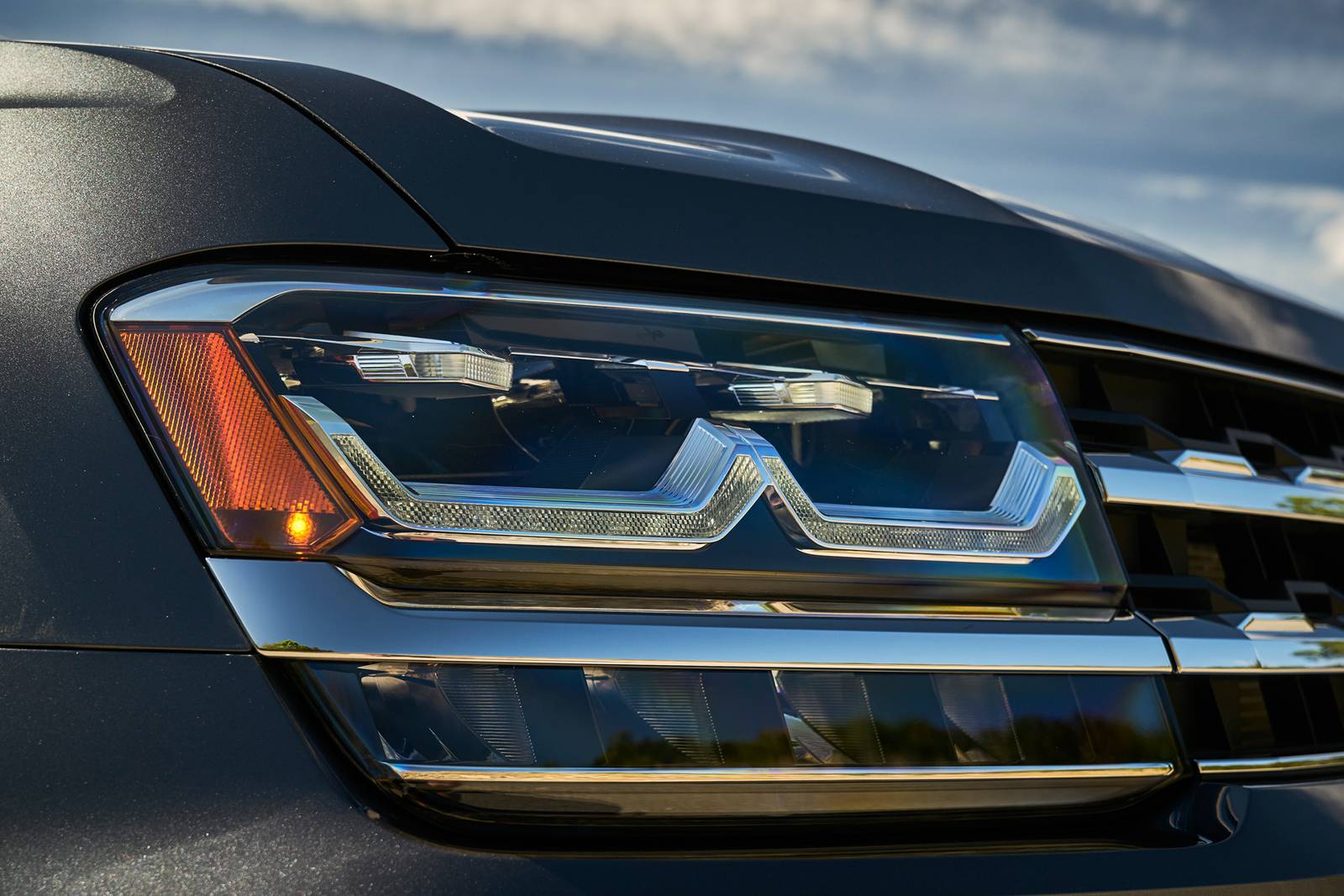 2019 Volkswagen Atlas front safety EDETAIL