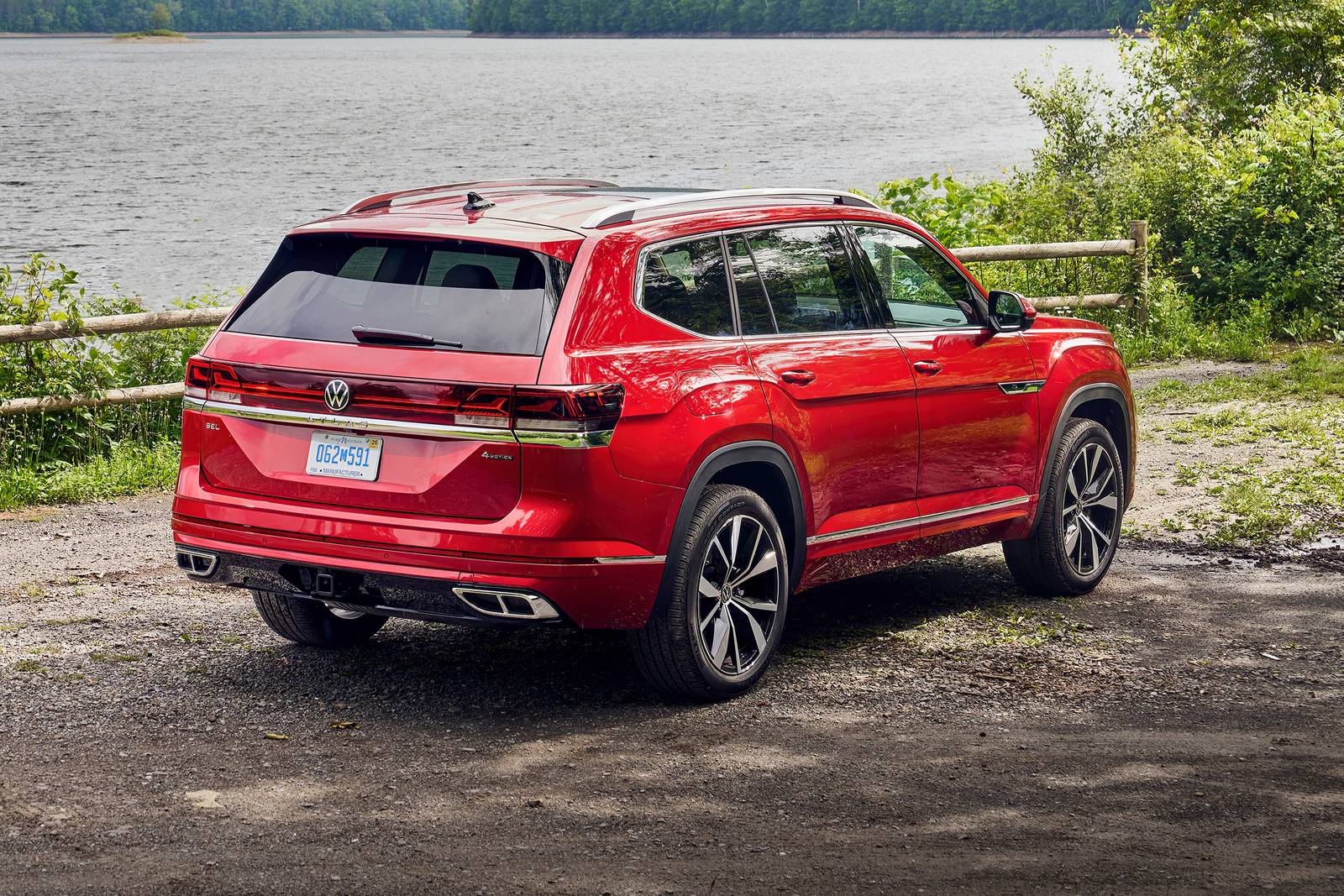 2024 Volkswagen Atlas — OEM photo 3