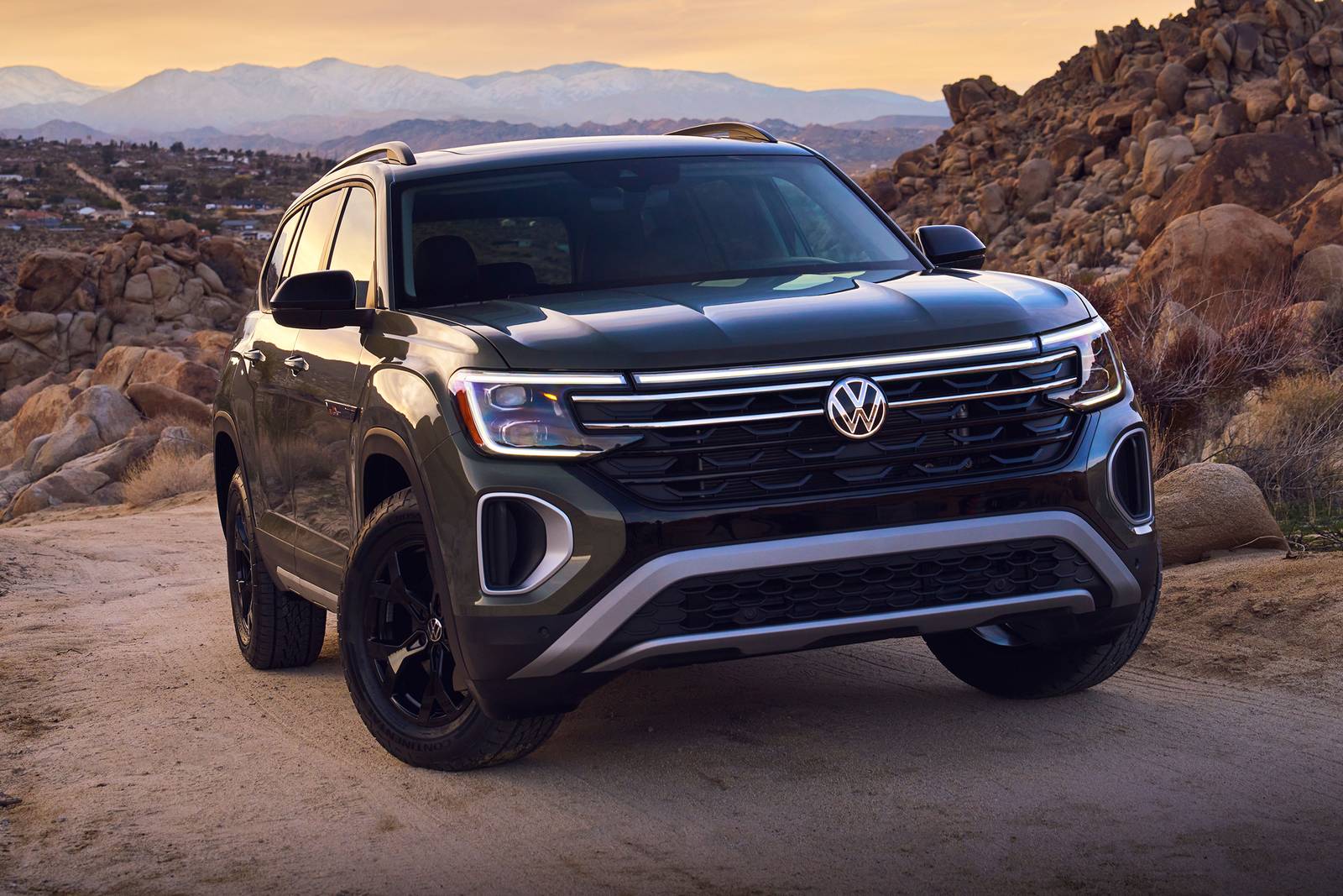 2025 Volkswagen Atlas Peak Edition 4dr SUV Exterior Shown