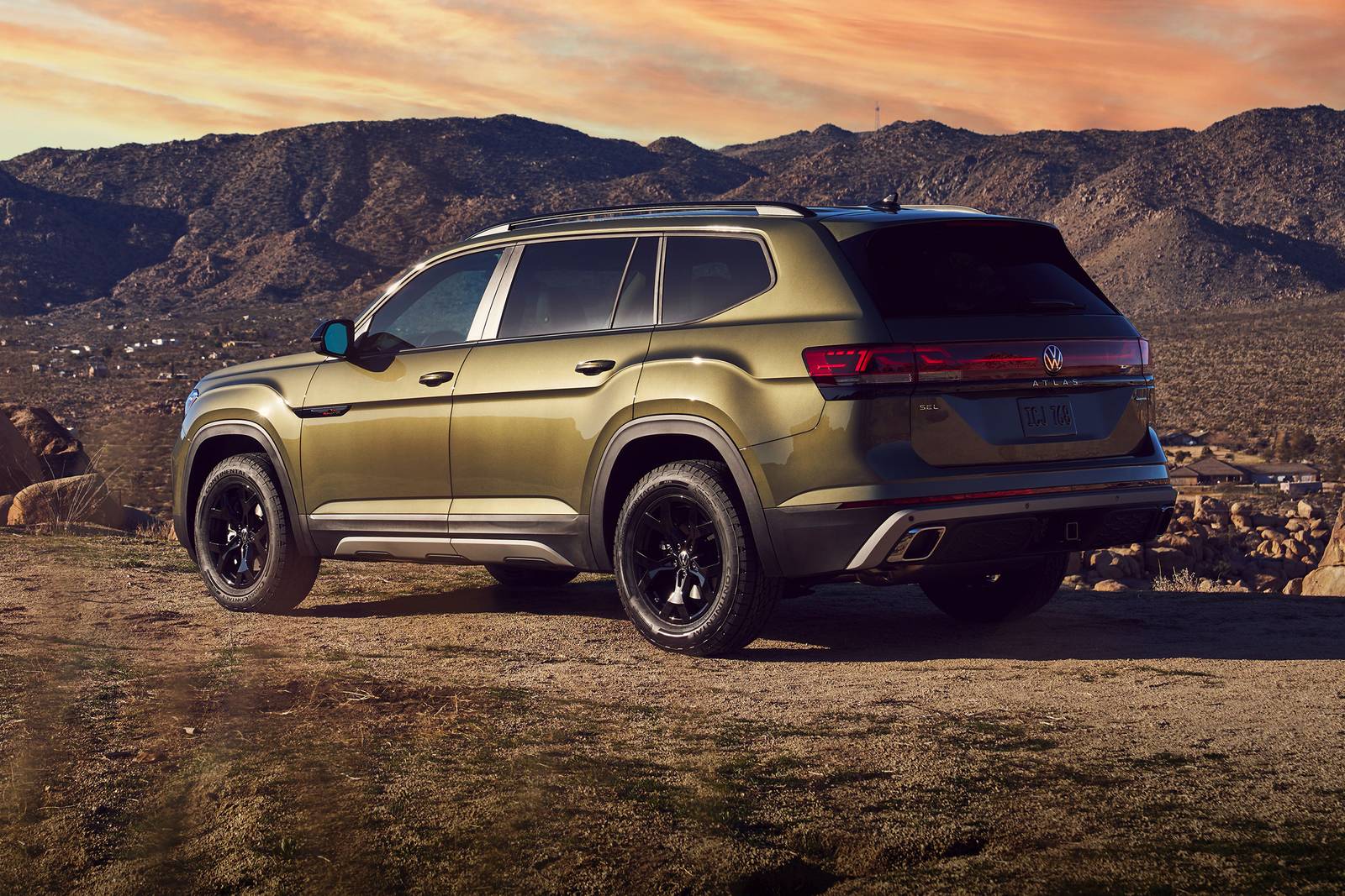 2025 Volkswagen Atlas — OEM photo 2