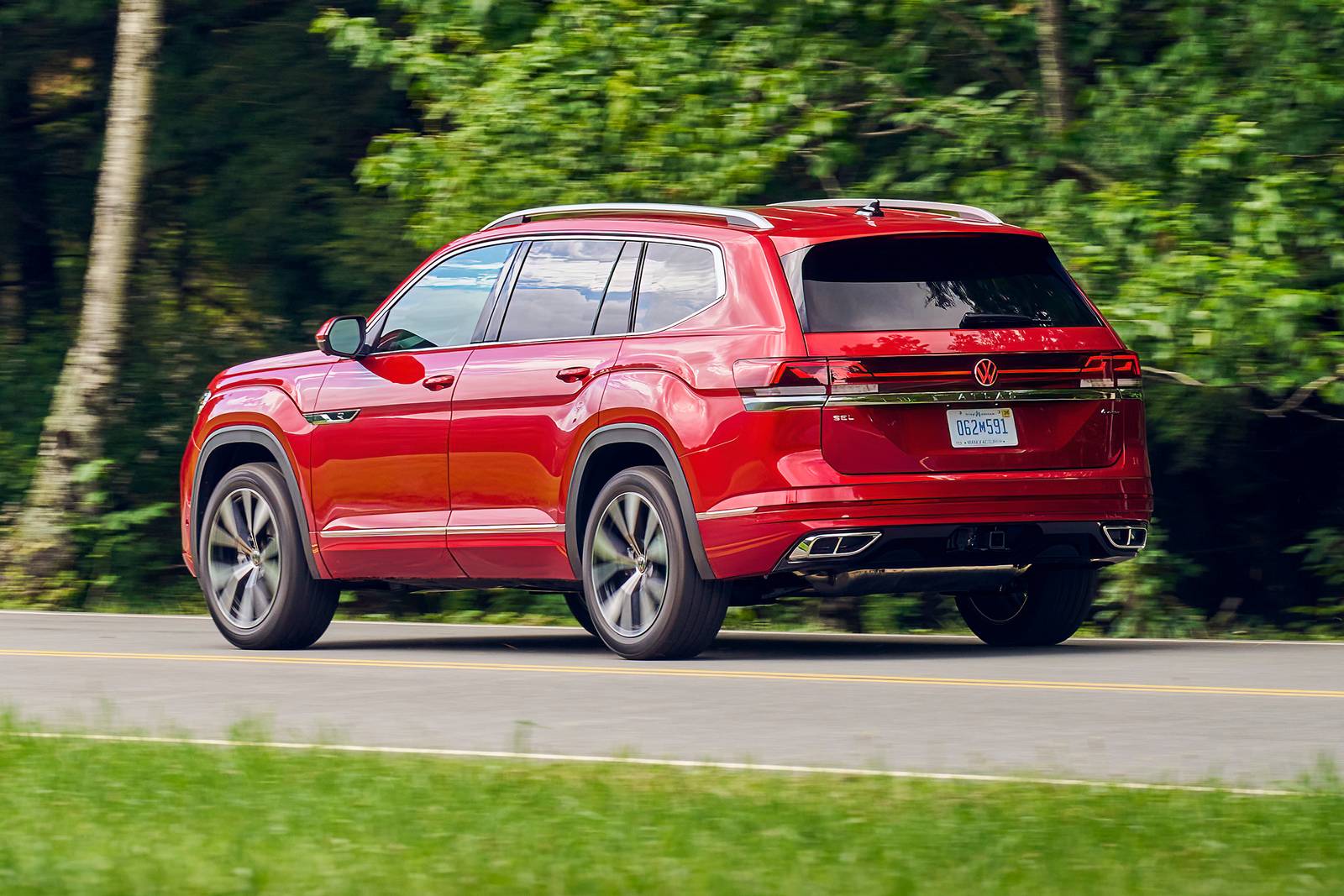 2025 Volkswagen Atlas — OEM photo 3