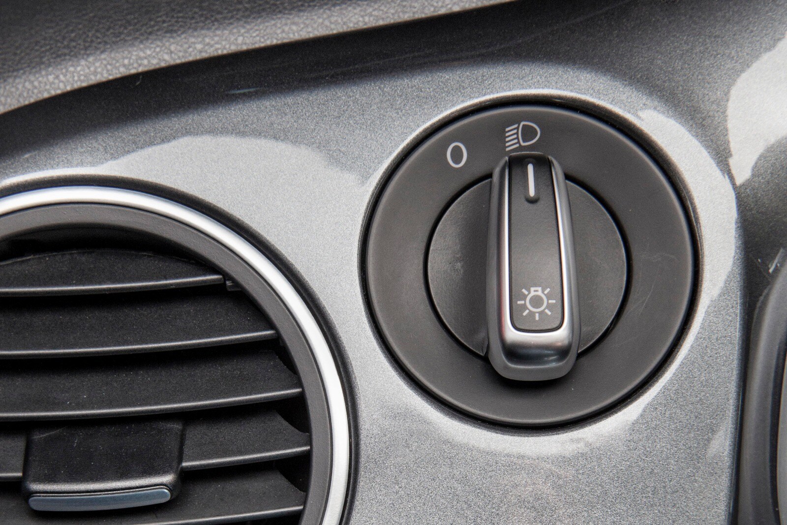 2015 Volkswagen Beetle Coupe front safety DETAIL